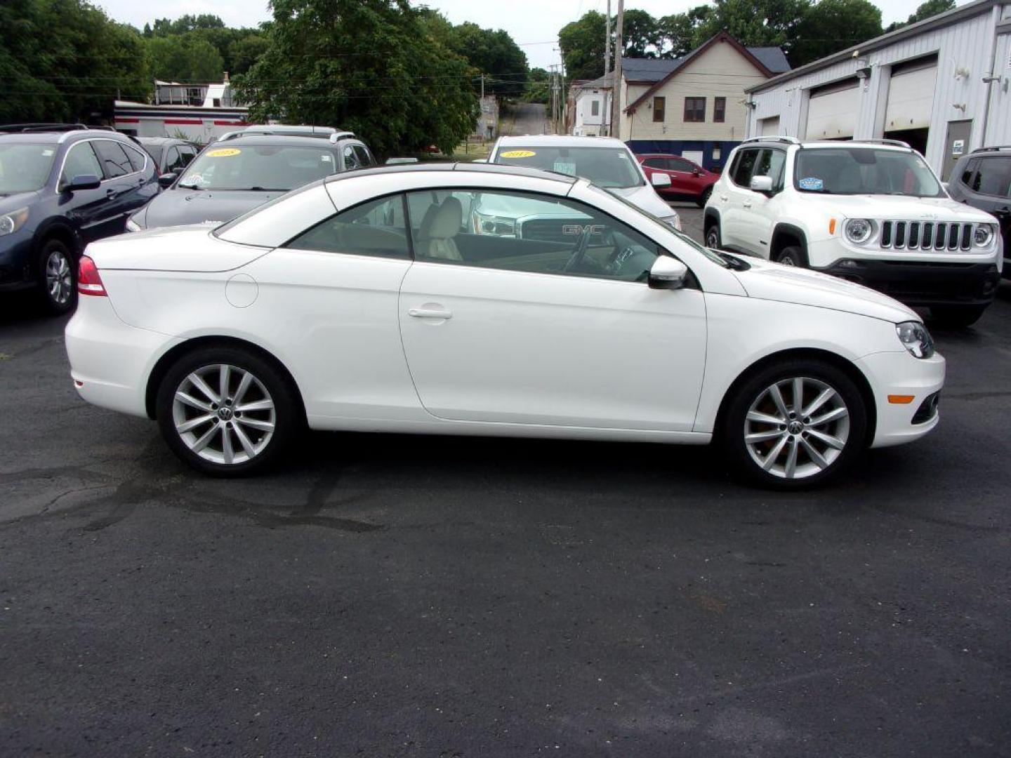 2014 WHITE VOLKSWAGEN EOS KOMFORT (WVWBW8AH5EV) with an 2.0L engine, Automatic transmission, located at 501 E. Columbia St., Springfield, OH, 45503, (800) 262-7122, 39.925262, -83.801796 - Photo#8