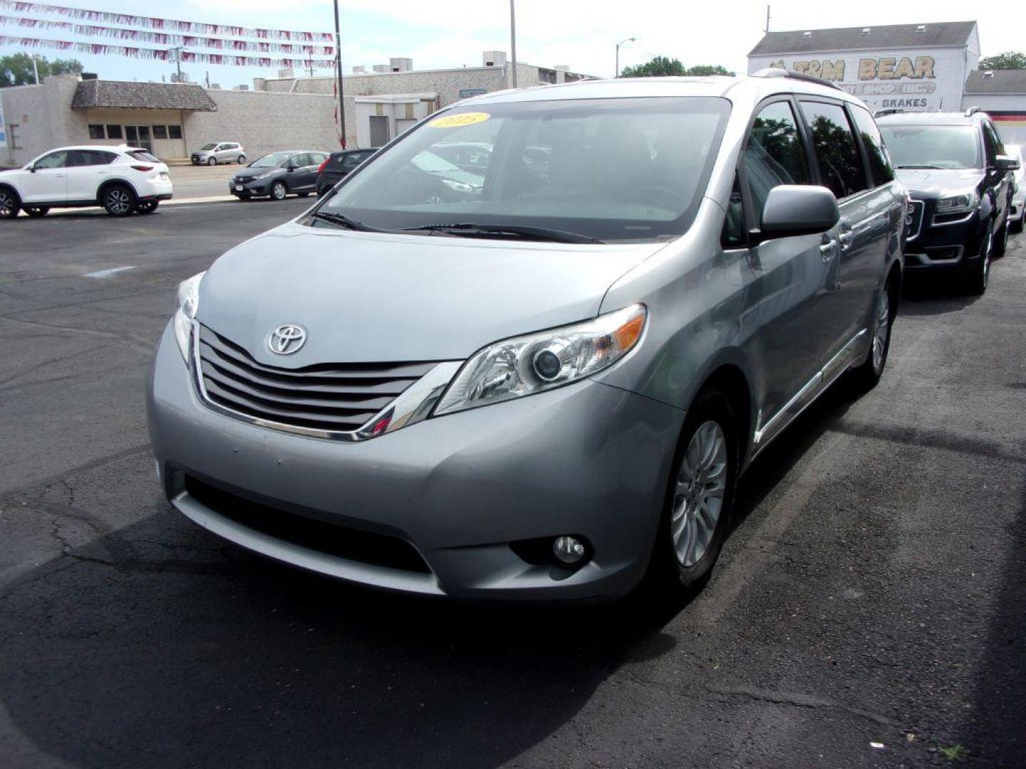 2015 GRAY TOYOTA SIENNA XLE (5TDYK3DC4FS) with an 3.5L engine, Automatic transmission, located at 501 E. Columbia St., Springfield, OH, 45503, (800) 262-7122, 39.925262, -83.801796 - ***1-Owner***Clean Carfax***XLE***Heated Leather Seating***Runroof***Captians Chairs***Power Doors***New Front Pads and Rotors***Serviced and Detailed*** Jay North Auto has offered hand picked vehicles since 1965! Our customer's enjoy a NO pressure buying experience with a small town feel. All o - Photo#6