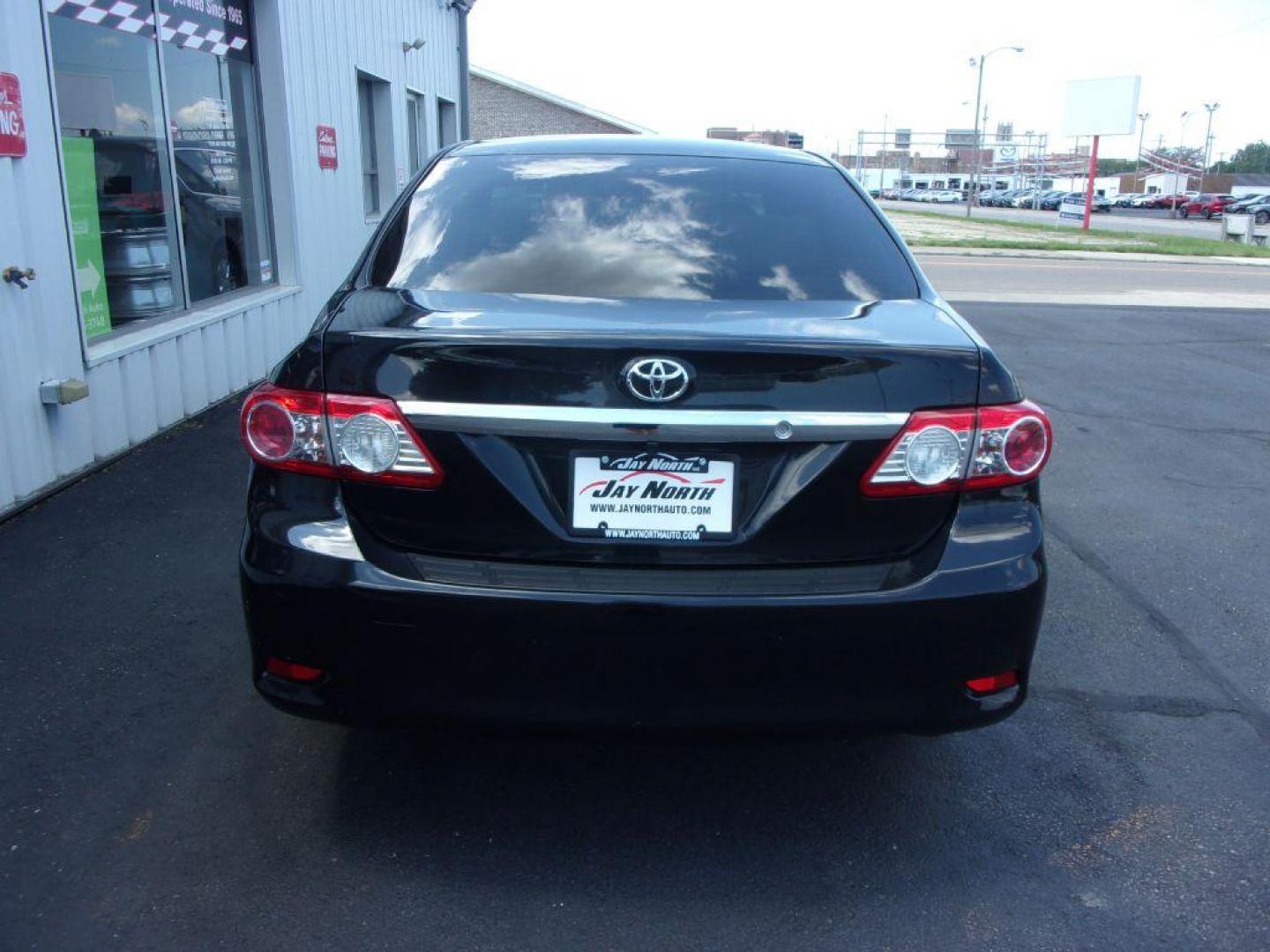 2012 BLACK TOYOTA COROLLA LE (2T1BU4EE5CC) with an 1.8L engine, Automatic transmission, located at 501 E. Columbia St., Springfield, OH, 45503, (800) 262-7122, 39.925262, -83.801796 - Photo#4