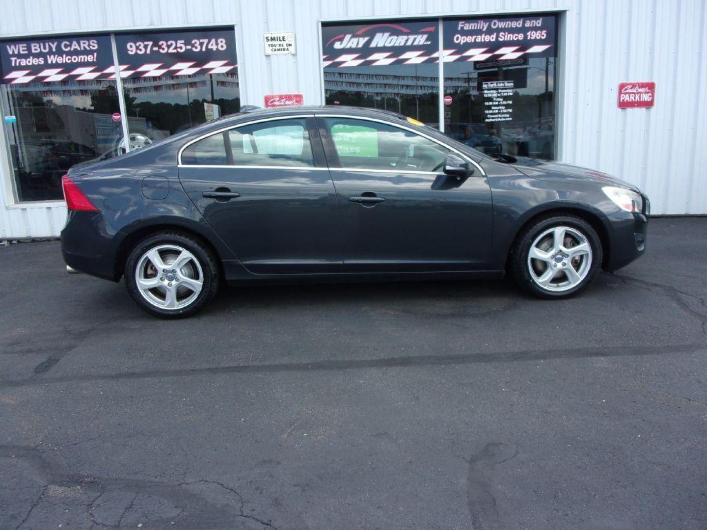 2013 GRAY VOLVO S60 T5 PLATINUM (YV1612FS0D2) with an 2.5L engine, Automatic transmission, located at 501 E. Columbia St., Springfield, OH, 45503, (800) 262-7122, 39.925262, -83.801796 - ***New Tires***Clean Carfax***Leather Seating***Moonroof***Navigation***Blind Spot***Serviced and Detailed*** Jay North Auto has offered hand picked vehicles since 1965! Our customer's enjoy a NO pressure buying experience with a small town feel. All of our vehicles get fully inspected and detai - Photo#0