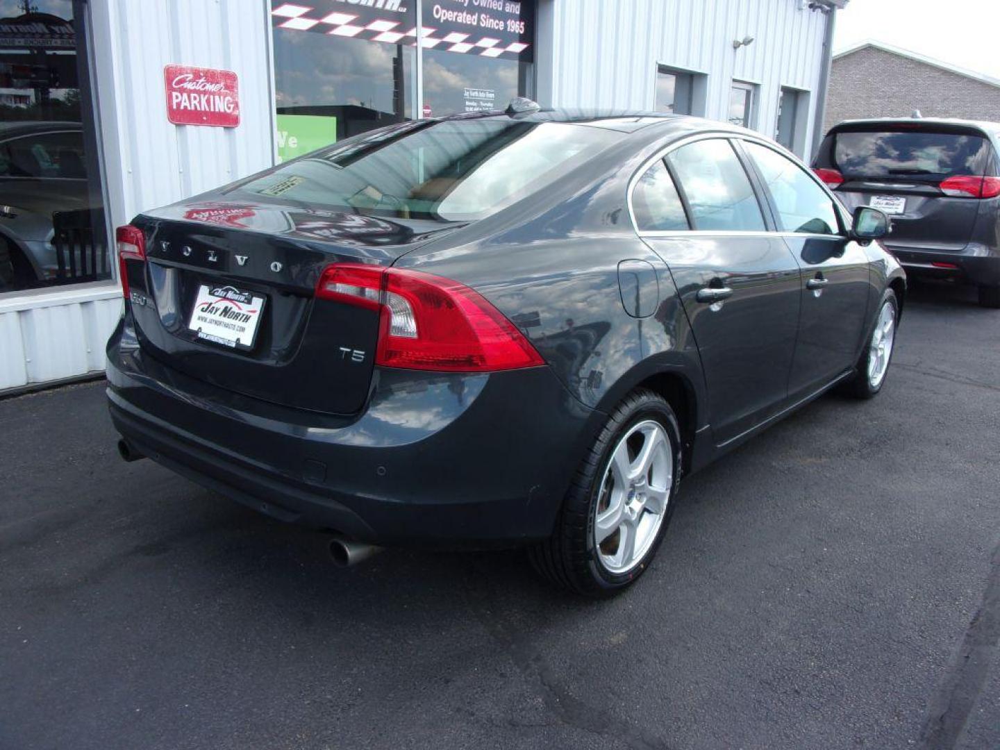 2013 GRAY VOLVO S60 T5 PLATINUM (YV1612FS0D2) with an 2.5L engine, Automatic transmission, located at 501 E. Columbia St., Springfield, OH, 45503, (800) 262-7122, 39.925262, -83.801796 - ***New Tires***Clean Carfax***Leather Seating***Moonroof***Navigation***Blind Spot***Serviced and Detailed*** Jay North Auto has offered hand picked vehicles since 1965! Our customer's enjoy a NO pressure buying experience with a small town feel. All of our vehicles get fully inspected and detai - Photo#3