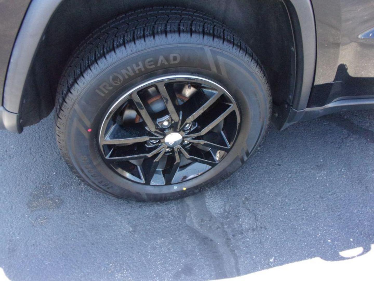 2017 BLACK JEEP GRAND CHEROKEE LAREDO (1C4RJFAG9HC) with an 3.6L engine, Automatic transmission, located at 501 E. Columbia St., Springfield, OH, 45503, (800) 262-7122, 39.925262, -83.801796 - *** New Tires *** Serviced and Detailed *** 4x4 V6 *** NICE!!! *** OPTIONAL EQUIPMENT Customer Preferred Package 23E $2,000 Bright Side Roof Rails Power 4-Way Driver Lumbar Adjust Power 8-Way Driver Seat / Manual Passenger Seat 18-Inch Wheel and 8.4-Inch Radio Group $1,795 18-Inch x 8-Inch - Photo#7