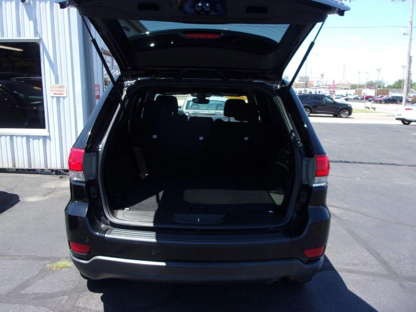 2017 BLACK JEEP GRAND CHEROKEE LAREDO (1C4RJFAG9HC) with an 3.6L engine, Automatic transmission, located at 501 E. Columbia St., Springfield, OH, 45503, (800) 262-7122, 39.925262, -83.801796 - *** New Tires *** Serviced and Detailed *** 4x4 V6 *** NICE!!! *** OPTIONAL EQUIPMENT Customer Preferred Package 23E $2,000 Bright Side Roof Rails Power 4-Way Driver Lumbar Adjust Power 8-Way Driver Seat / Manual Passenger Seat 18-Inch Wheel and 8.4-Inch Radio Group $1,795 18-Inch x 8-Inch - Photo#8