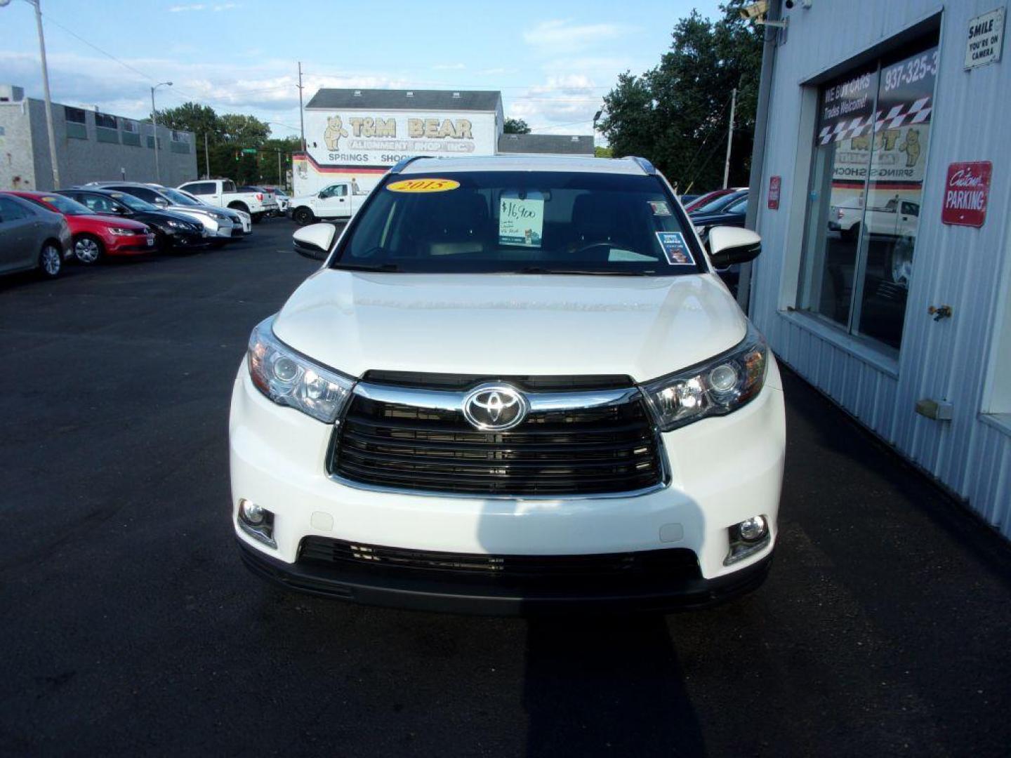 2015 WHITE TOYOTA HIGHLANDER LIMITED (5TDDKRFH4FS) with an 3.5L engine, Automatic transmission, located at 501 E. Columbia St., Springfield, OH, 45503, (800) 262-7122, 39.925262, -83.801796 - *** Limited *** Loaded *** JBL Audio w/ Touchscreen and Navigation *** Heated and Cooled Leather *** Back Up Camera *** Moonroof *** 3rd Row Seating *** 2nd Row Captain seats *** AWD *** V6 *** Serviced and Detailed *** BSM not working *** Good Service History *** Drives Great *** Jay North Auto - Photo#2