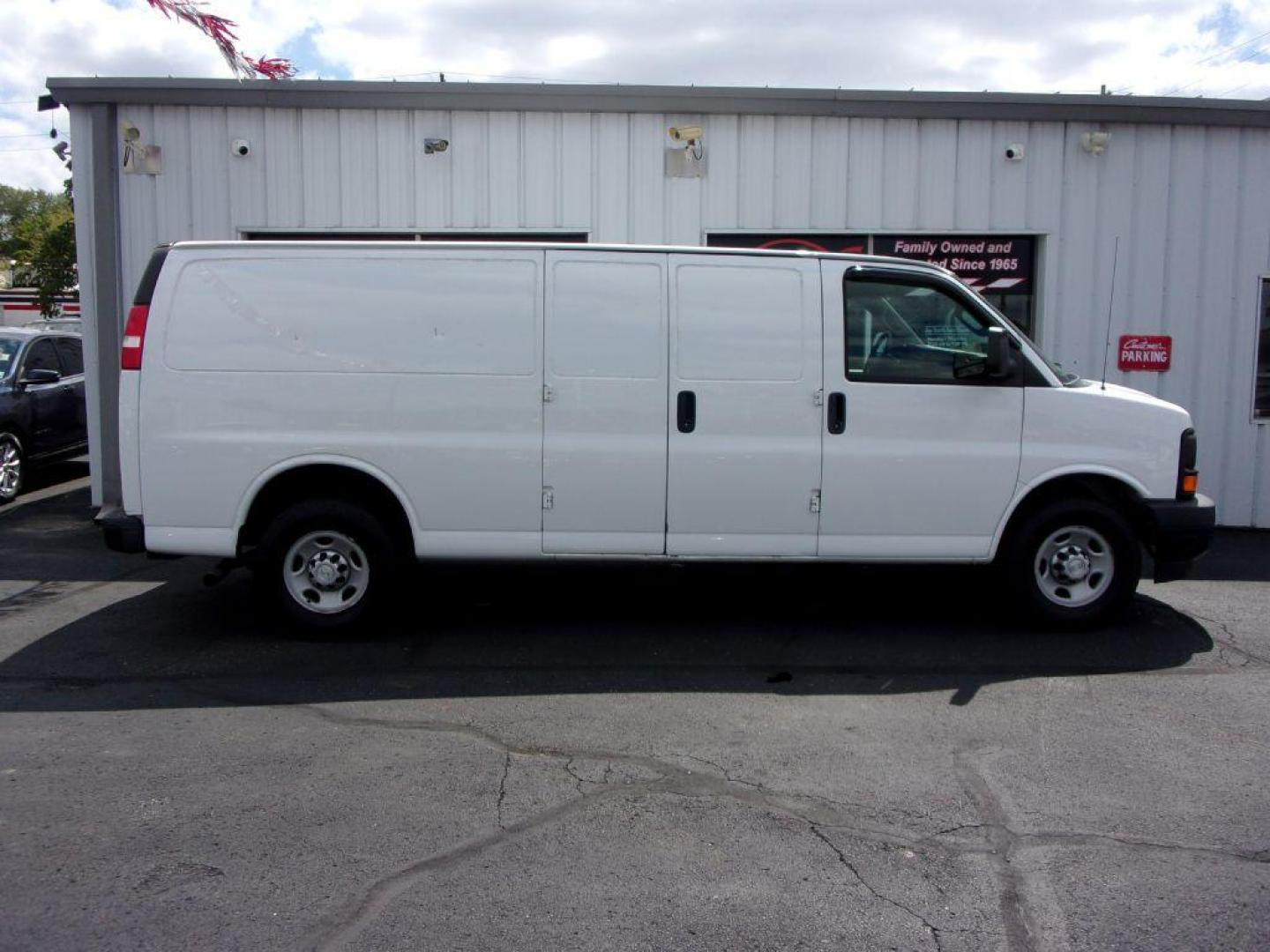 2017 WHITE CHEVROLET EXPRESS G3500 EXTENDED CARGO VAN (1GCZGHFG1H1) with an 6.0L engine, Automatic transmission, located at 501 E. Columbia St., Springfield, OH, 45503, (800) 262-7122, 39.925262, -83.801796 - *** 1 Owner *** 6.0L V8 *** 3500 *** Serviced *** Jay North Auto has offered hand picked vehicles since 1965! Our customer's enjoy a NO pressure buying experience with a small town feel. All of our vehicles get fully inspected and detailed. We are a preferred dealer for many local credit unions - Photo#0