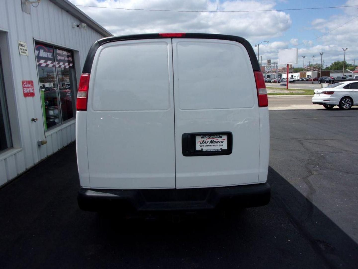 2017 WHITE CHEVROLET EXPRESS G3500 EXTENDED CARGO VAN (1GCZGHFG1H1) with an 6.0L engine, Automatic transmission, located at 501 E. Columbia St., Springfield, OH, 45503, (800) 262-7122, 39.925262, -83.801796 - *** 1 Owner *** 6.0L V8 *** 3500 *** Serviced *** Jay North Auto has offered hand picked vehicles since 1965! Our customer's enjoy a NO pressure buying experience with a small town feel. All of our vehicles get fully inspected and detailed. We are a preferred dealer for many local credit unions - Photo#4