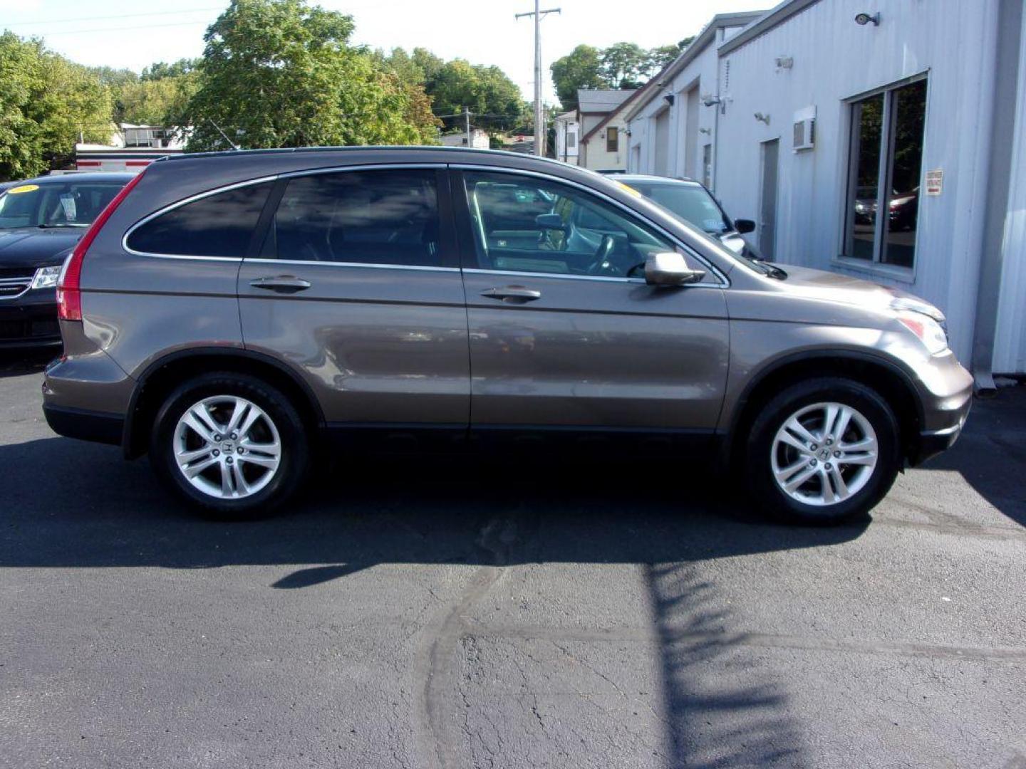 2010 GRAY HONDA CR-V EXL (5J6RE4H7XAL) with an 2.4L engine, Automatic transmission, located at 501 E. Columbia St., Springfield, OH, 45503, (800) 262-7122, 39.925262, -83.801796 - Photo#0