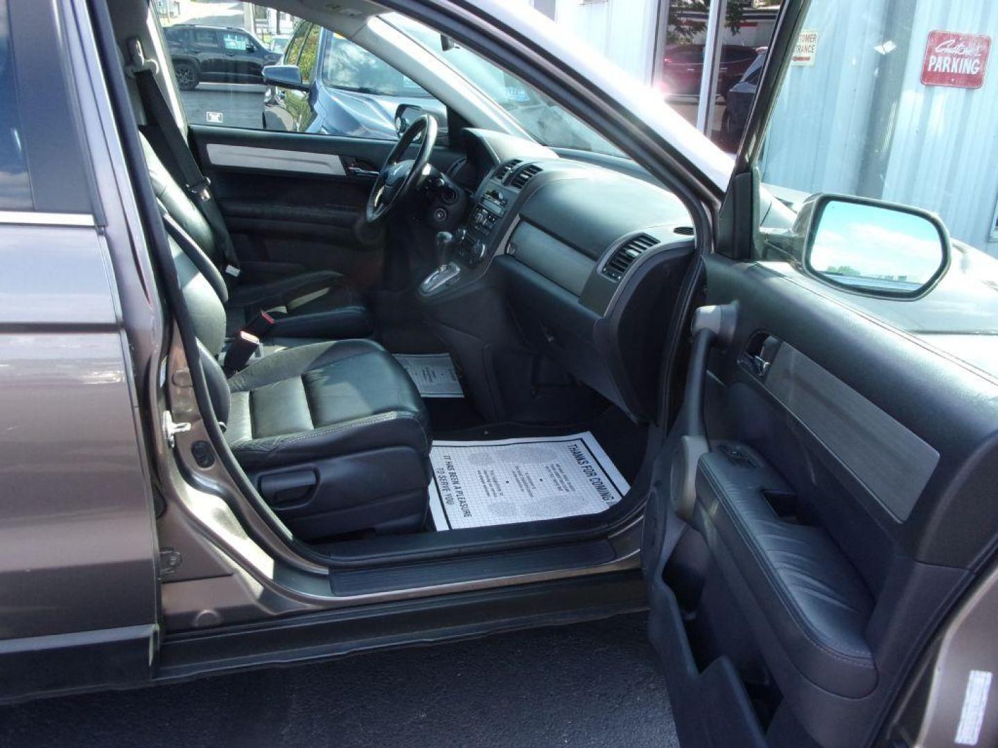 2010 GRAY HONDA CR-V EXL (5J6RE4H7XAL) with an 2.4L engine, Automatic transmission, located at 501 E. Columbia St., Springfield, OH, 45503, (800) 262-7122, 39.925262, -83.801796 - Photo#15