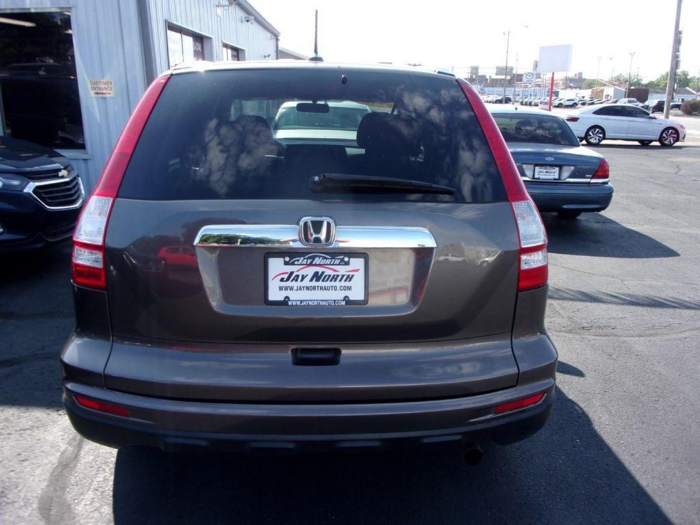 2010 GRAY HONDA CR-V EXL (5J6RE4H7XAL) with an 2.4L engine, Automatic transmission, located at 501 E. Columbia St., Springfield, OH, 45503, (800) 262-7122, 39.925262, -83.801796 - Photo#4