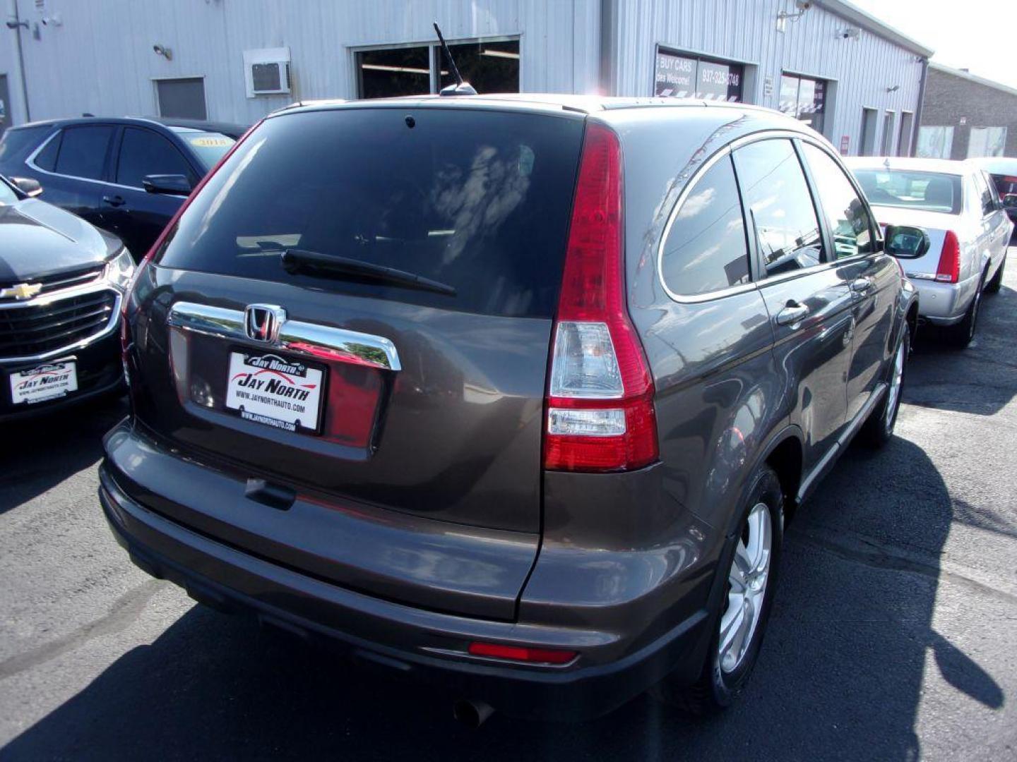 2010 GRAY HONDA CR-V EXL (5J6RE4H7XAL) with an 2.4L engine, Automatic transmission, located at 501 E. Columbia St., Springfield, OH, 45503, (800) 262-7122, 39.925262, -83.801796 - Photo#5