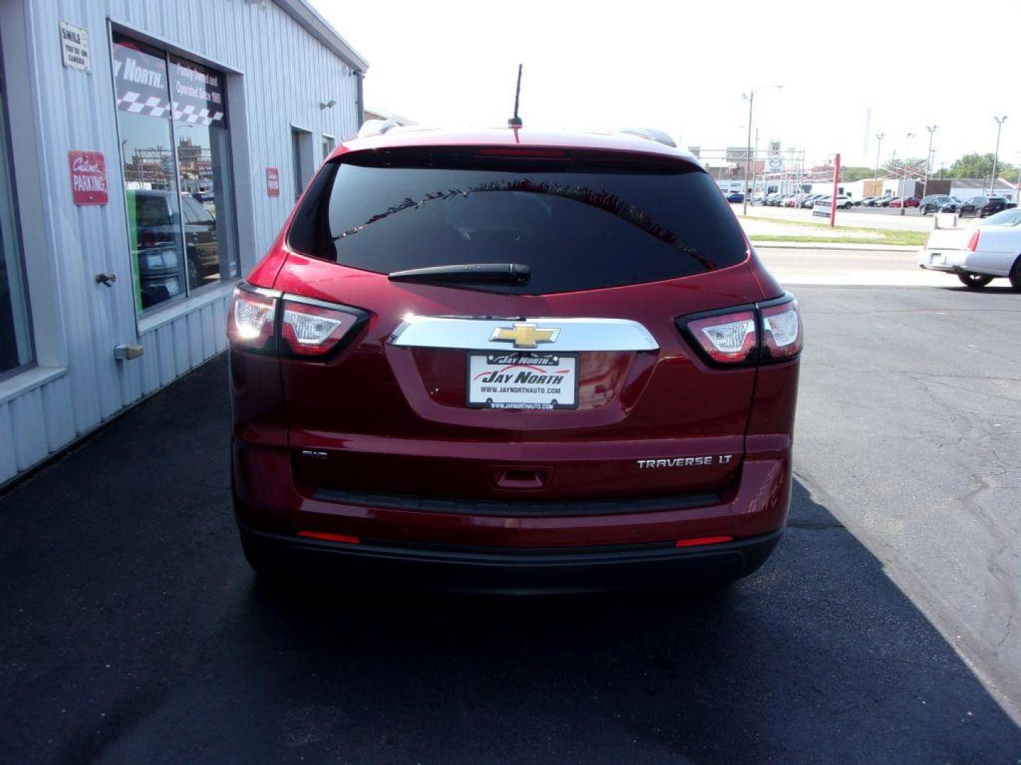 2015 RED CHEVROLET TRAVERSE LT (1GNKVGKDXFJ) with an 3.6L engine, Automatic transmission, located at 501 E. Columbia St., Springfield, OH, 45503, (800) 262-7122, 39.925262, -83.801796 - Photo#4