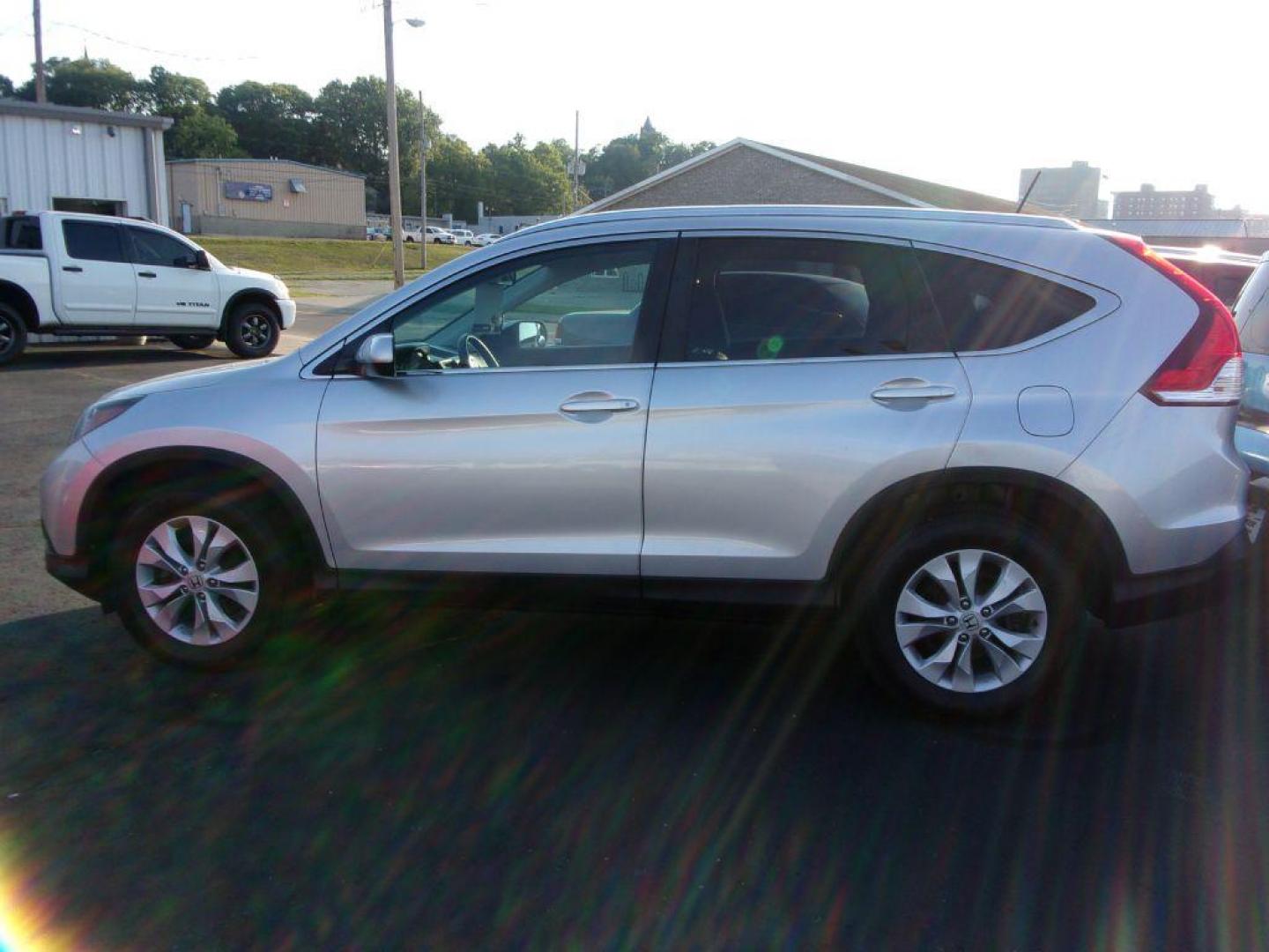 2014 SILVER HONDA CR-V EXL (2HKRM4H71EH) with an 2.4L engine, Automatic transmission, located at 501 E. Columbia St., Springfield, OH, 45503, (800) 262-7122, 39.925262, -83.801796 - Photo#1