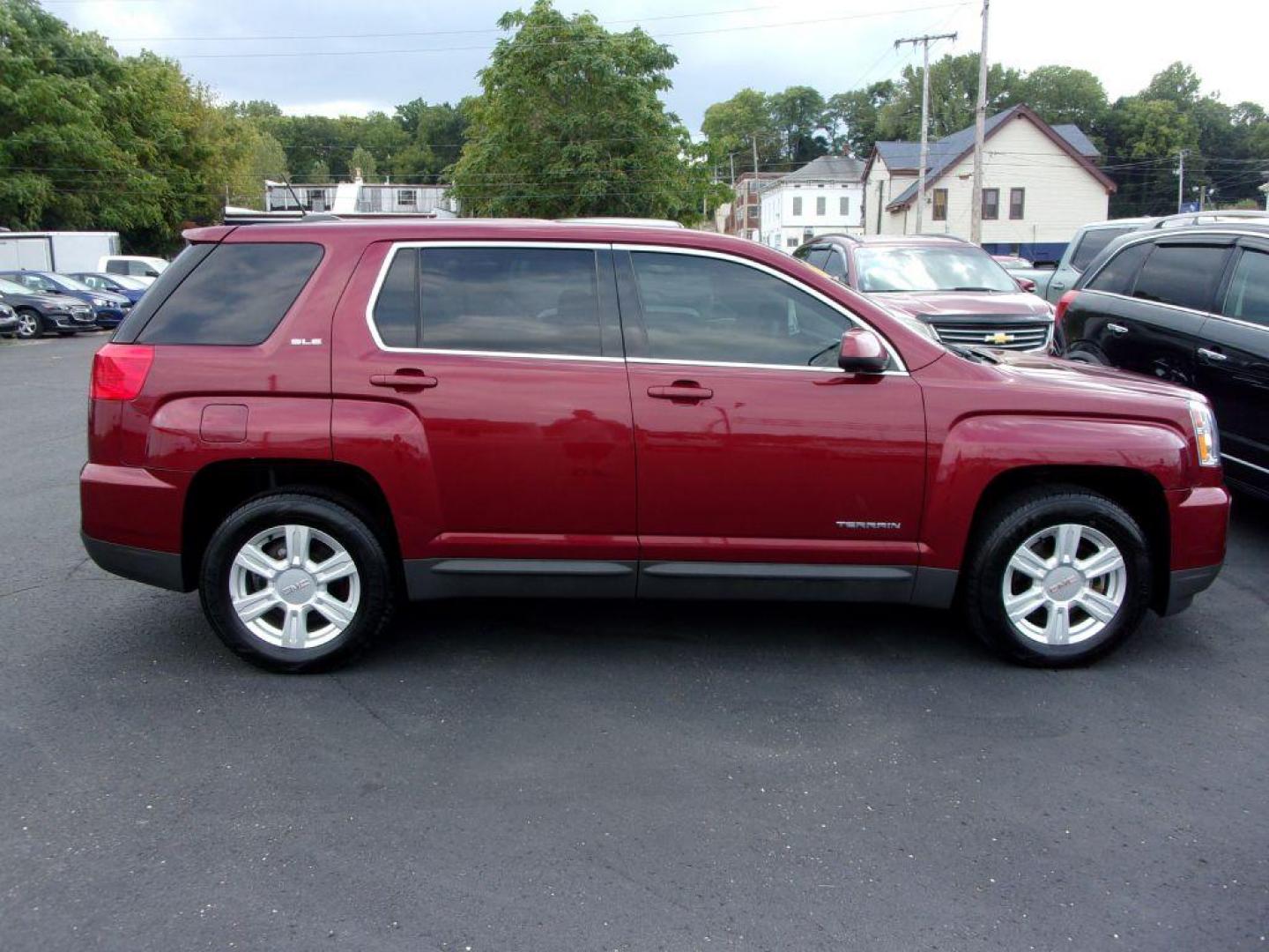 2016 RED GMC TERRAIN SLE (2GKALMEK5G6) with an 2.4L engine, Automatic transmission, located at 501 E. Columbia St., Springfield, OH, 45503, (800) 262-7122, 39.925262, -83.801796 - Photo#0