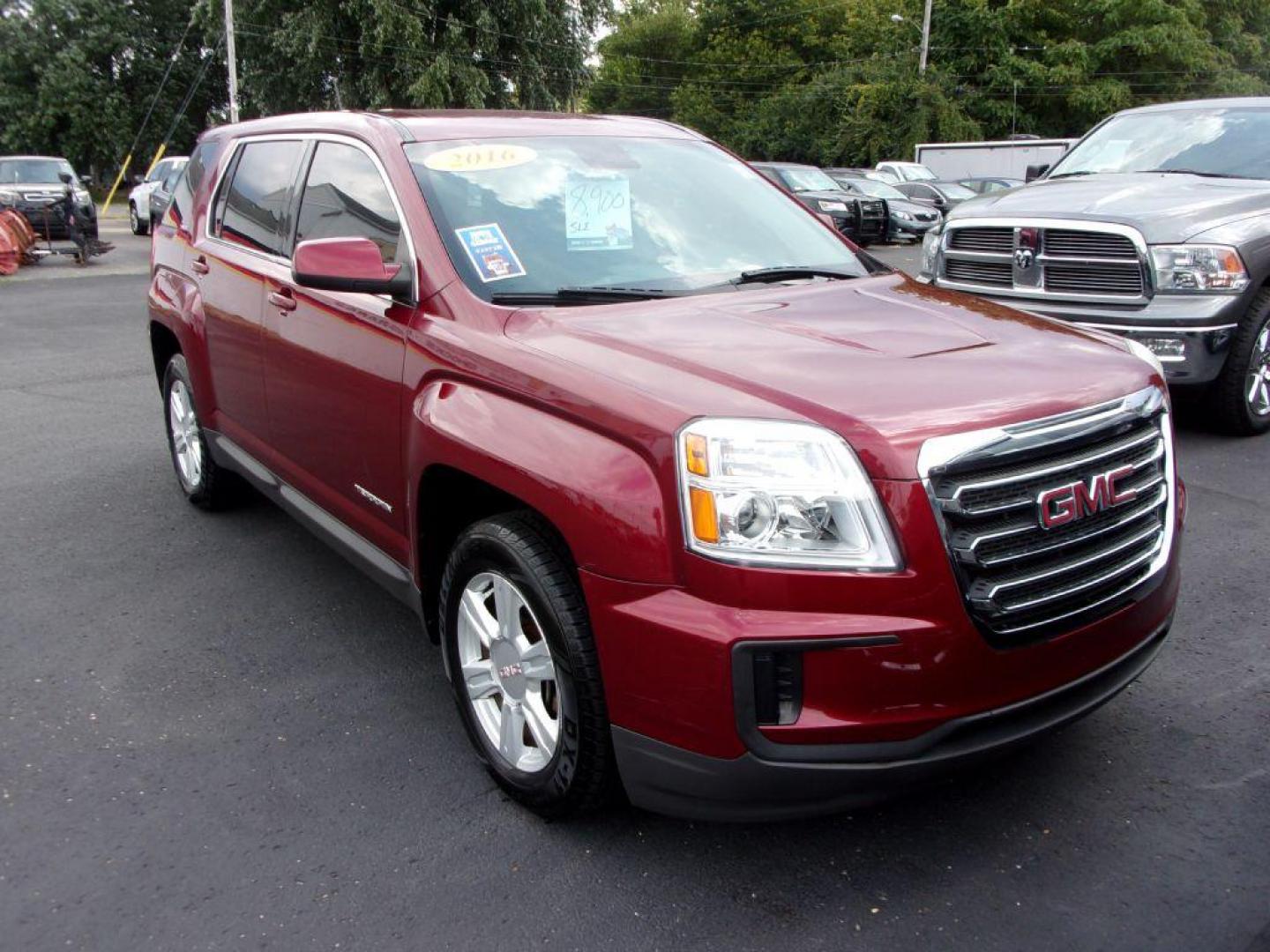 2016 RED GMC TERRAIN SLE (2GKALMEK5G6) with an 2.4L engine, Automatic transmission, located at 501 E. Columbia St., Springfield, OH, 45503, (800) 262-7122, 39.925262, -83.801796 - Photo#1