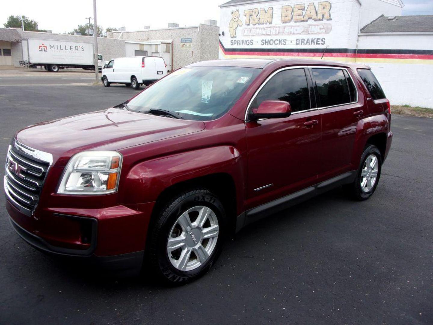 2016 RED GMC TERRAIN SLE (2GKALMEK5G6) with an 2.4L engine, Automatic transmission, located at 501 E. Columbia St., Springfield, OH, 45503, (800) 262-7122, 39.925262, -83.801796 - Photo#5