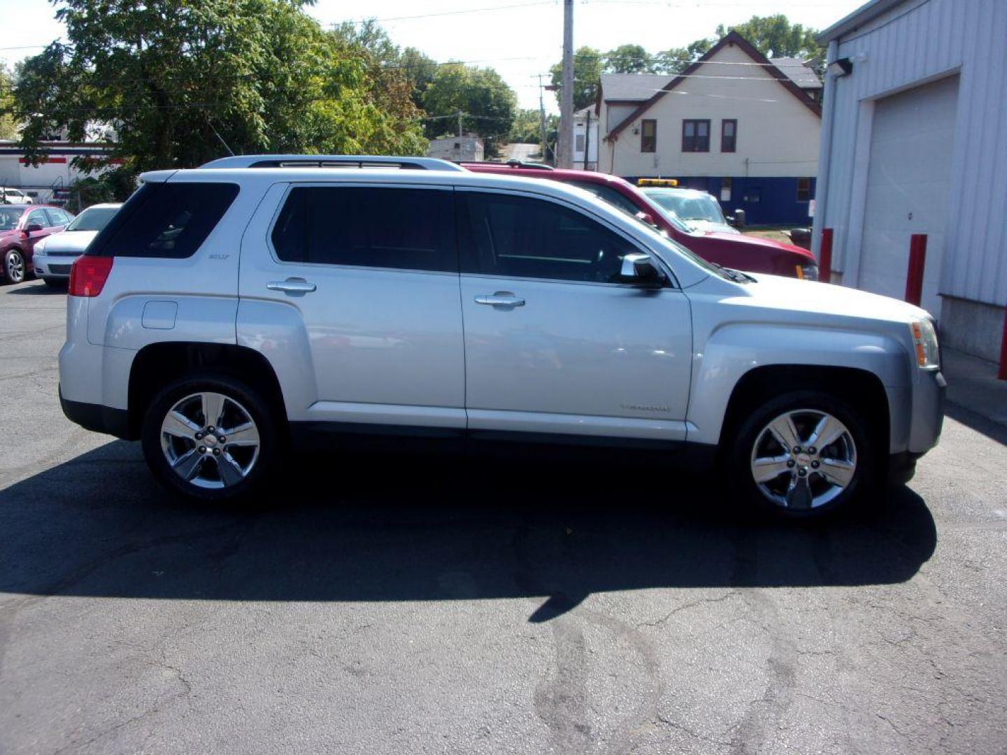 2015 SILVER GMC TERRAIN SLT (2GKALTEK8F6) with an 2.4L engine, Automatic transmission, located at 501 E. Columbia St., Springfield, OH, 45503, (800) 262-7122, 39.925262, -83.801796 - Photo#0