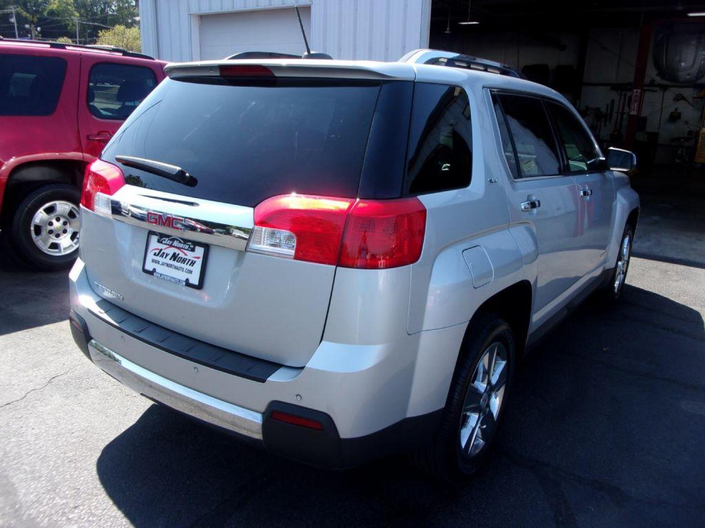 2015 SILVER GMC TERRAIN SLT (2GKALTEK8F6) with an 2.4L engine, Automatic transmission, located at 501 E. Columbia St., Springfield, OH, 45503, (800) 262-7122, 39.925262, -83.801796 - Photo#6