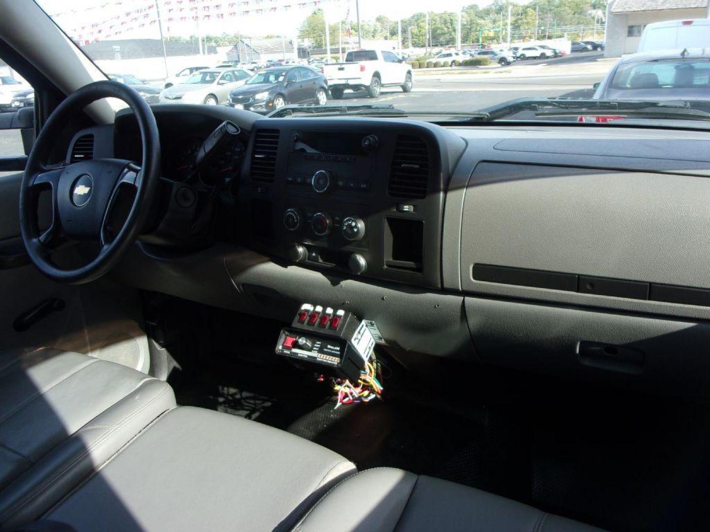 2011 GREEN CHEVROLET SILVERADO 1500 CREW CAB (3GCPCPEA1BG) with an 4.8L engine, Automatic transmission, located at 501 E. Columbia St., Springfield, OH, 45503, (800) 262-7122, 39.925262, -83.801796 - Photo#17