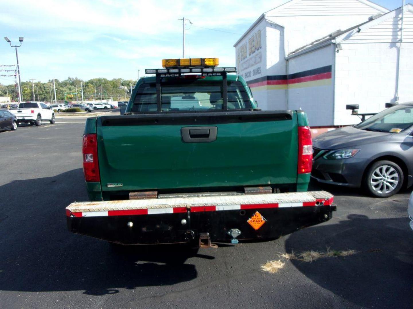 2011 GREEN CHEVROLET SILVERADO 1500 CREW CAB (3GCPCPEA1BG) with an 4.8L engine, Automatic transmission, located at 501 E. Columbia St., Springfield, OH, 45503, (800) 262-7122, 39.925262, -83.801796 - Photo#4