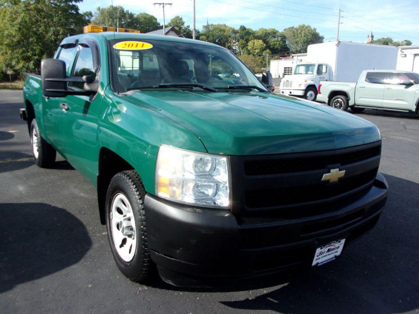 2011 GREEN CHEVROLET SILVERADO 1500 CREW CAB (3GCPCPEA1BG) with an 4.8L engine, Automatic transmission, located at 501 E. Columbia St., Springfield, OH, 45503, (800) 262-7122, 39.925262, -83.801796 - Photo#6