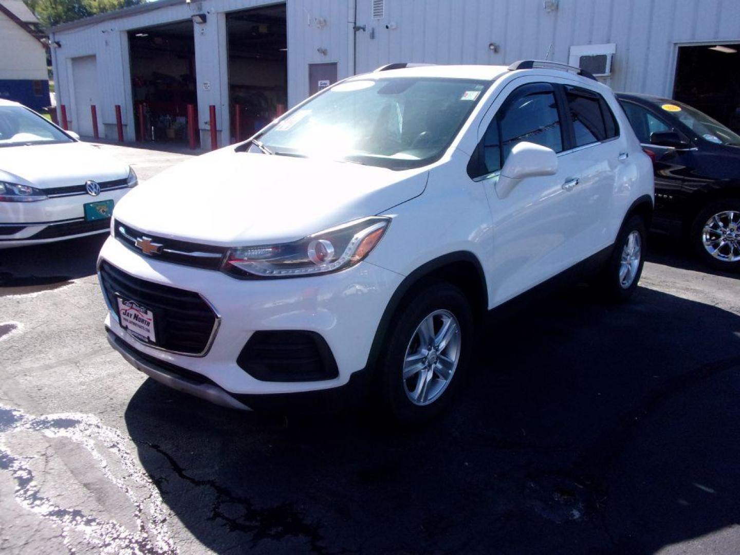 2018 WHITE CHEVROLET TRAX 1LT (KL7CJPSB6JB) with an 1.4L engine, Automatic transmission, located at 501 E. Columbia St., Springfield, OH, 45503, (800) 262-7122, 39.925262, -83.801796 - Photo#1