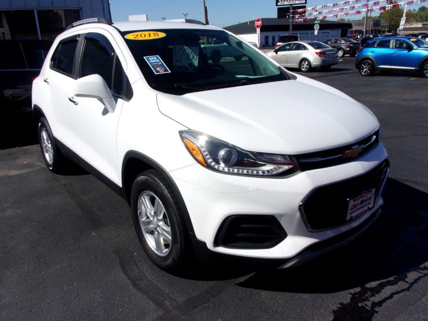 2018 WHITE CHEVROLET TRAX 1LT (KL7CJPSB6JB) with an 1.4L engine, Automatic transmission, located at 501 E. Columbia St., Springfield, OH, 45503, (800) 262-7122, 39.925262, -83.801796 - Photo#3