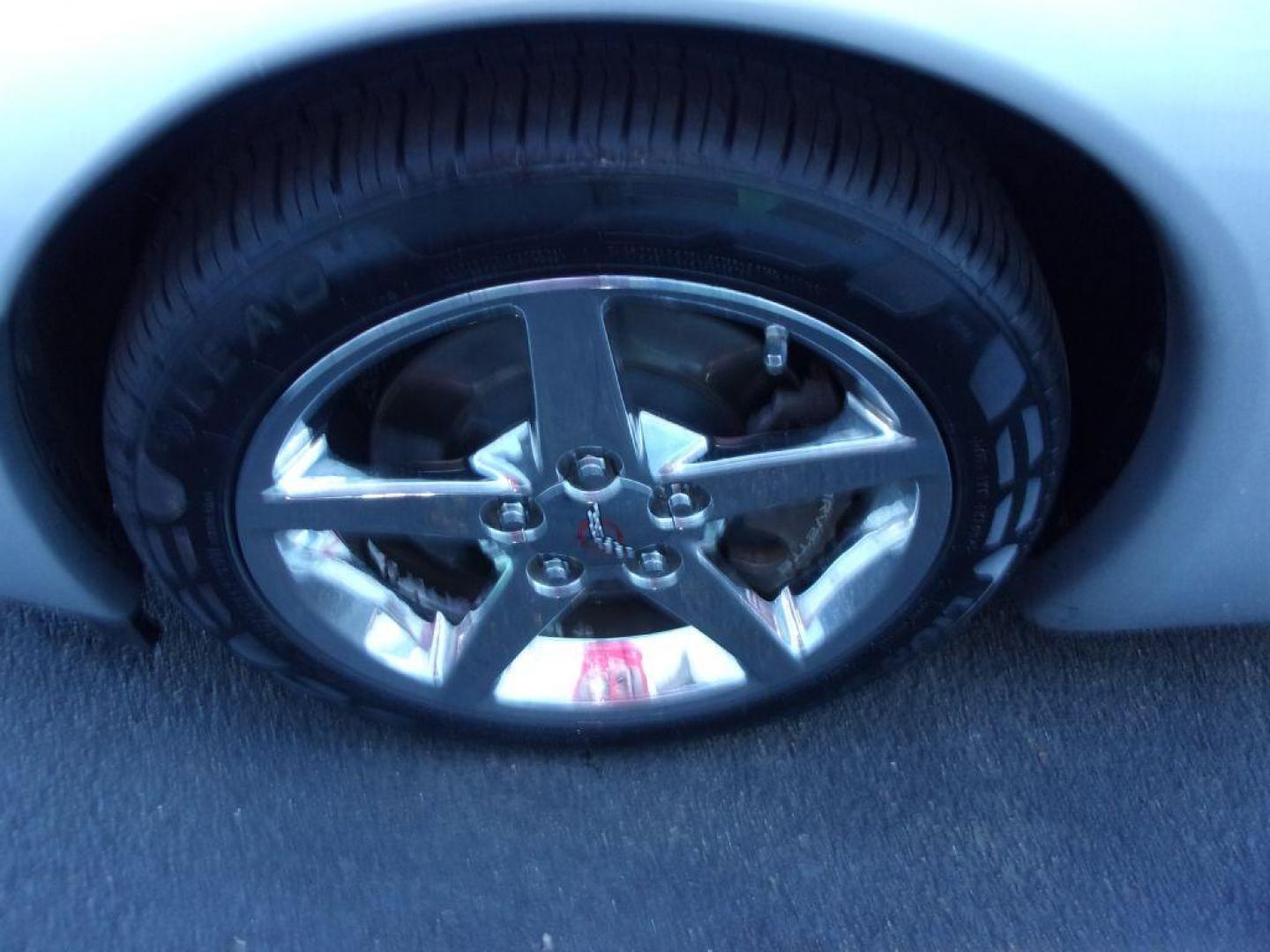 1998 SILVER CHEVROLET CORVETTE (1G1YY22GXW5) with an 5.7L engine, Automatic transmission, located at 501 E. Columbia St., Springfield, OH, 45503, (800) 262-7122, 39.925262, -83.801796 - ***1998 CORVETTE***Clean Carfax***5.7L V8***NEW TIRES***SHARP***Bose Sound System***78,xxx Miles***Serviced and Detailed*** Jay North Auto has offered hand picked vehicles since 1965! Our customer's enjoy a NO pressure buying experience with a small town feel. All of our vehicles get fully inspe - Photo#19