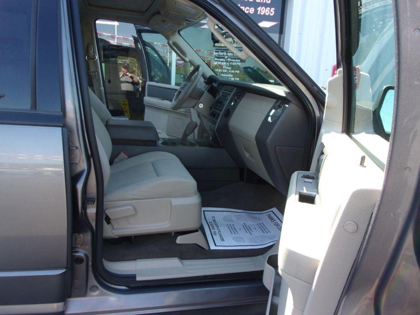 2013 GRAY FORD EXPEDITION XLT (1FMJU1H53DE) with an 5.4L engine, Automatic transmission, located at 501 E. Columbia St., Springfield, OH, 45503, (800) 262-7122, 39.925262, -83.801796 - *** New Tires *** 5.4L RWD *** 3RD Row Seating *** Serviced and Detailed ***( Moonroof needs repaired to be used ) *** Jay North Auto has offered hand picked vehicles since 1965! Our customer's enjoy a NO pressure buying experience with a small town feel. All of our vehicles get fully inspected - Photo#16