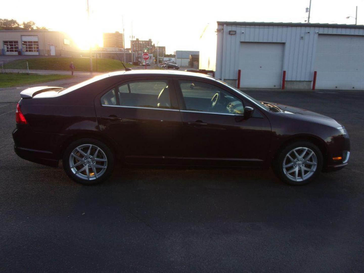 2011 RED FORD FUSION SEL (3FAHP0JG1BR) with an 3.0L engine, Automatic transmission, located at 501 E. Columbia St., Springfield, OH, 45503, (800) 262-7122, 39.925262, -83.801796 - *** Clean CarFax with 28 Service Records *** V6 *** Blind Spot monitoring w/ Cross Traffic alert *** Rear Camera *** Sony Audio w/ 12 Speakers *** Moonroof *** Serviced and Detailed *** Jay North Auto has offered hand picked vehicles since 1965! Our customer's enjoy a NO pressure buying experien - Photo#21