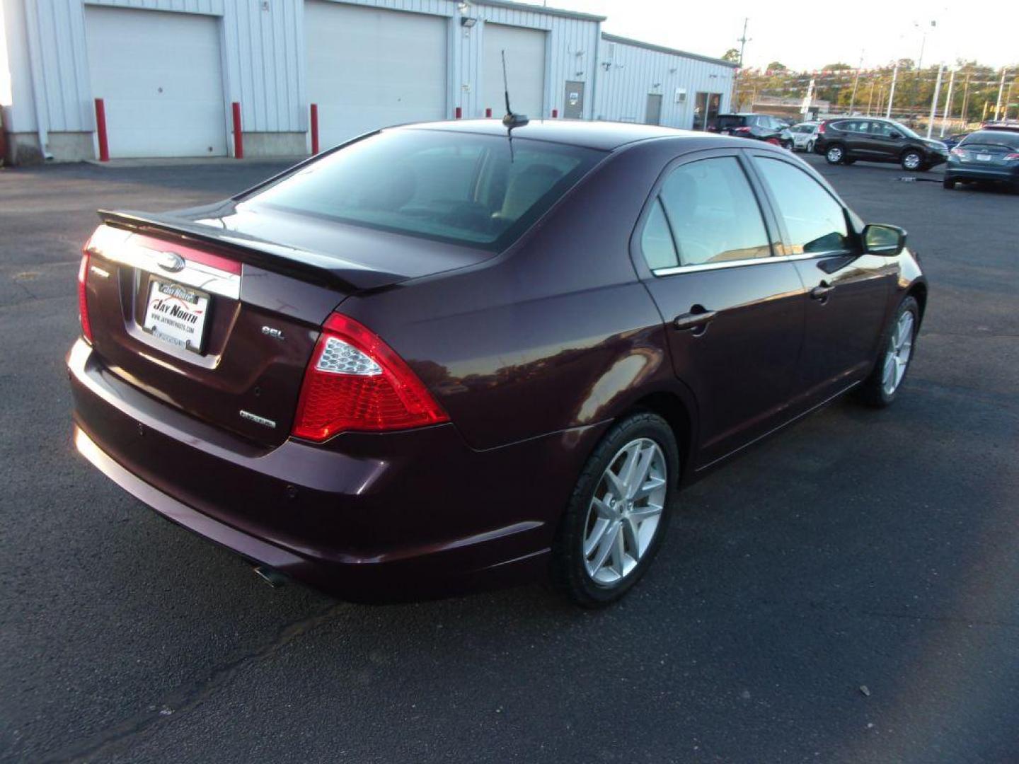 2011 RED FORD FUSION SEL (3FAHP0JG1BR) with an 3.0L engine, Automatic transmission, located at 501 E. Columbia St., Springfield, OH, 45503, (800) 262-7122, 39.925262, -83.801796 - *** Clean CarFax with 28 Service Records *** V6 *** Blind Spot monitoring w/ Cross Traffic alert *** Rear Camera *** Sony Audio w/ 12 Speakers *** Moonroof *** Serviced and Detailed *** Jay North Auto has offered hand picked vehicles since 1965! Our customer's enjoy a NO pressure buying experien - Photo#5