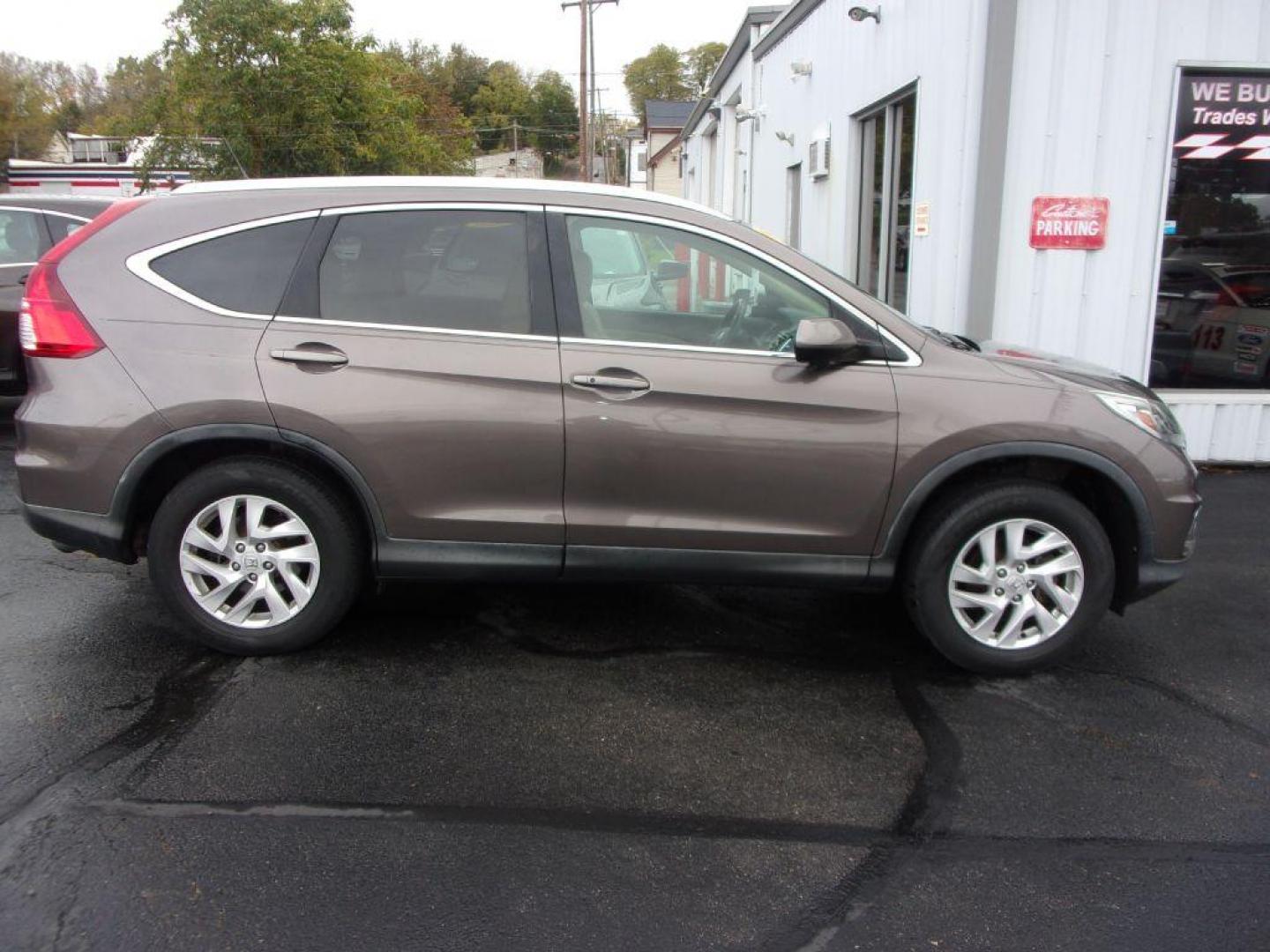 2015 PEWTER HONDA CR-V EXL (2HKRM4H79FH) with an 2.4L engine, Continuously Variable transmission, located at 501 E. Columbia St., Springfield, OH, 45503, (800) 262-7122, 39.925262, -83.801796 - *** AWD *** Serviced and Detailed *** Leather Seating *** Moonroof *** EX-L *** Jay North Auto has offered hand picked vehicles since 1965! Our customer's enjoy a NO pressure buying experience with a small town feel. All of our vehicles get fully inspected and detailed. We are a preferred dealer - Photo#0