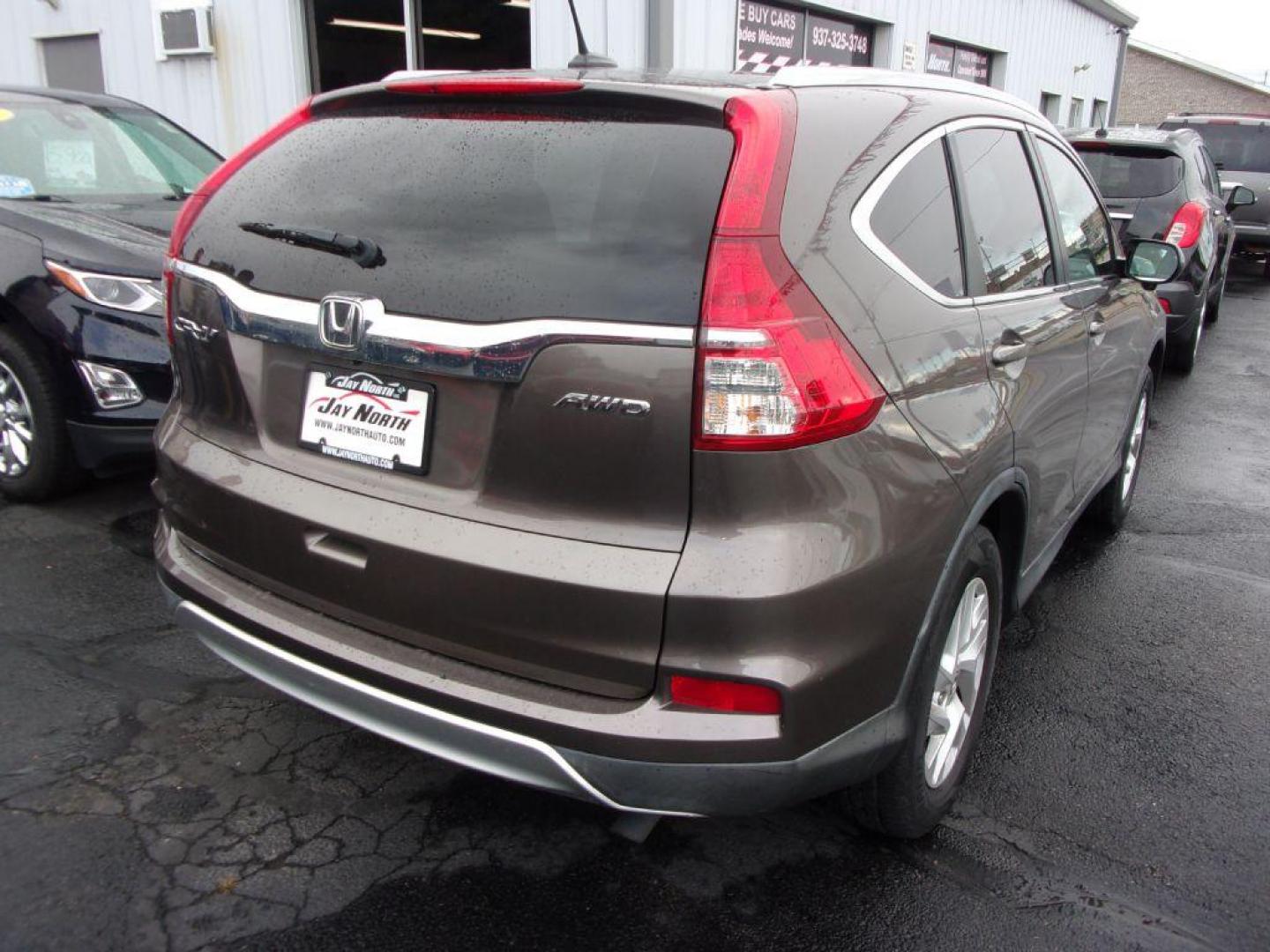 2015 PEWTER HONDA CR-V EXL (2HKRM4H79FH) with an 2.4L engine, Continuously Variable transmission, located at 501 E. Columbia St., Springfield, OH, 45503, (800) 262-7122, 39.925262, -83.801796 - *** AWD *** Serviced and Detailed *** Leather Seating *** Moonroof *** EX-L *** Jay North Auto has offered hand picked vehicles since 1965! Our customer's enjoy a NO pressure buying experience with a small town feel. All of our vehicles get fully inspected and detailed. We are a preferred dealer - Photo#4