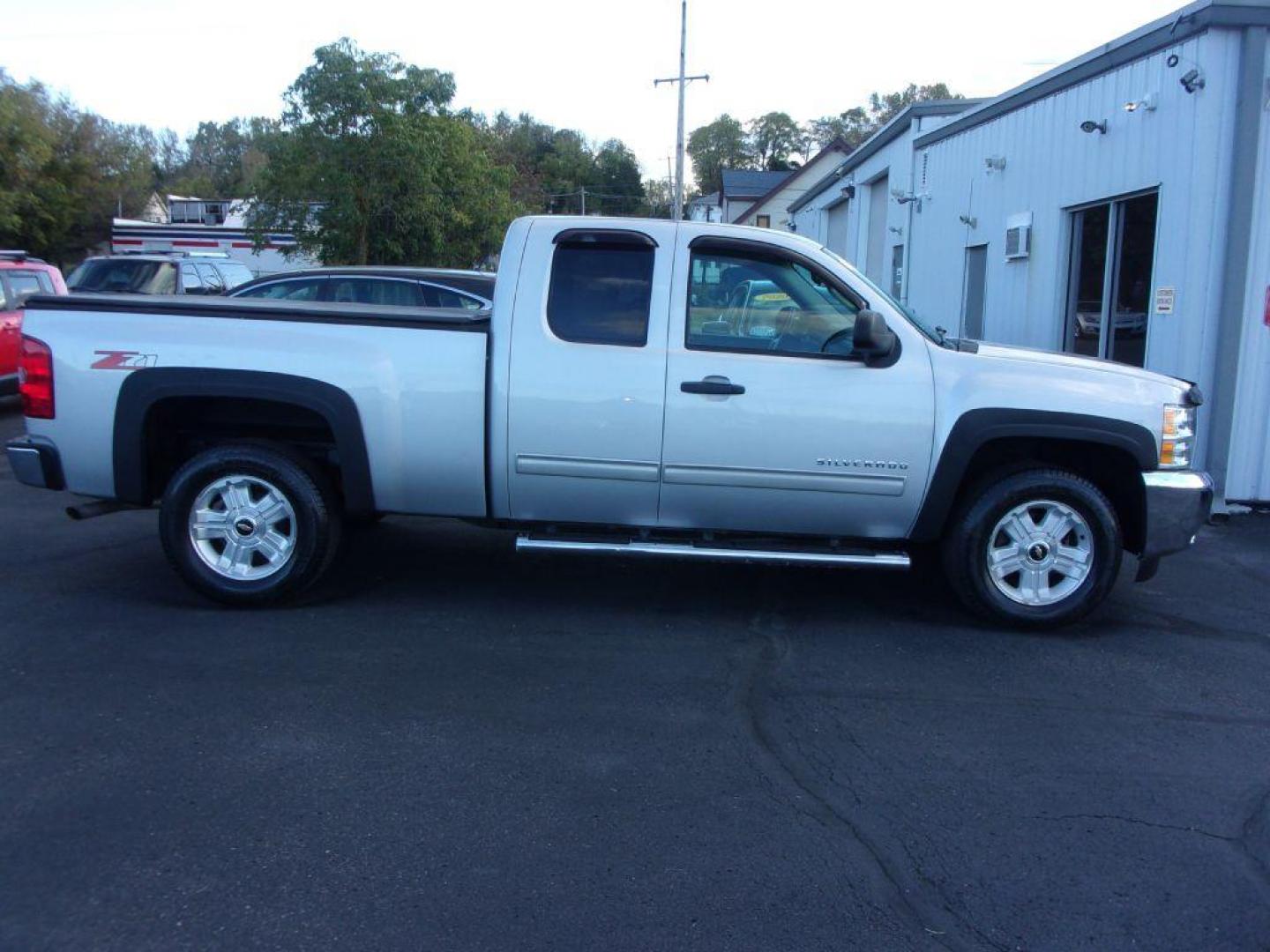 2013 SILVER CHEVROLET SILVERADO 1500 LT (1GCRCSE09DZ) with an 5.3L engine, Automatic transmission, located at 501 E. Columbia St., Springfield, OH, 45503, (800) 262-7122, 39.925262, -83.801796 - *** Serviced and Detailed *** Clean CarFax *** Z71 2WD *** Jay North Auto has offered hand picked vehicles since 1965! Our customer's enjoy a NO pressure buying experience with a small town feel. All of our vehicles get fully inspected and detailed. We are a preferred dealer for many local credi - Photo#0