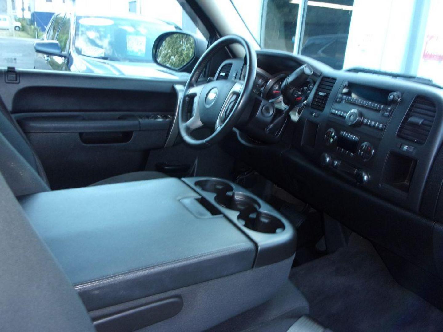 2013 SILVER CHEVROLET SILVERADO 1500 LT (1GCRCSE09DZ) with an 5.3L engine, Automatic transmission, located at 501 E. Columbia St., Springfield, OH, 45503, (800) 262-7122, 39.925262, -83.801796 - *** Serviced and Detailed *** Clean CarFax *** Z71 2WD *** Jay North Auto has offered hand picked vehicles since 1965! Our customer's enjoy a NO pressure buying experience with a small town feel. All of our vehicles get fully inspected and detailed. We are a preferred dealer for many local credi - Photo#13