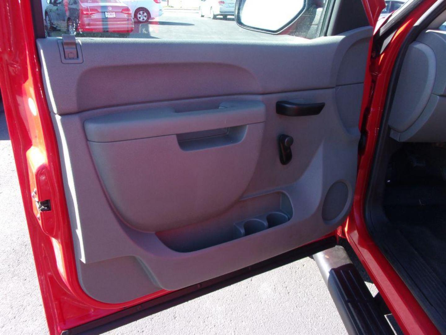 2010 RED CHEVROLET SILVERADO 1500 REGULAR CAB (1GCPCPEX1AZ) with an 4.3L engine, Automatic transmission, located at 501 E. Columbia St., Springfield, OH, 45503, (800) 262-7122, 39.925262, -83.801796 - *** NICE *** Serviced and Detailed *** 4.3L V6 *** Jay North Auto has offered hand picked vehicles since 1965! Our customer's enjoy a NO pressure buying experience with a small town feel. All of our vehicles get fully inspected and detailed. We are a preferred dealer for many local credit unions - Photo#7