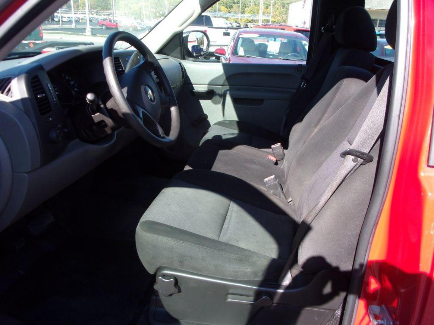 2010 RED CHEVROLET SILVERADO 1500 REGULAR CAB (1GCPCPEX1AZ) with an 4.3L engine, Automatic transmission, located at 501 E. Columbia St., Springfield, OH, 45503, (800) 262-7122, 39.925262, -83.801796 - *** NICE *** Serviced and Detailed *** 4.3L V6 *** Jay North Auto has offered hand picked vehicles since 1965! Our customer's enjoy a NO pressure buying experience with a small town feel. All of our vehicles get fully inspected and detailed. We are a preferred dealer for many local credit unions - Photo#8