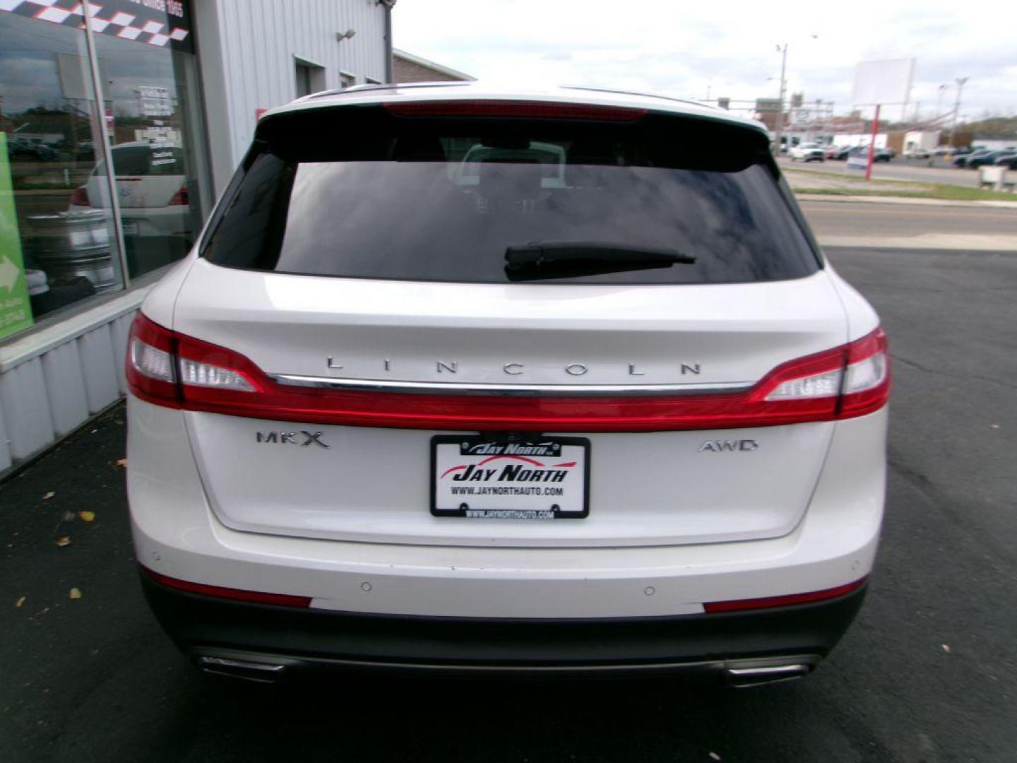 2016 WHITE LINCOLN MKX RESERVE (2LMTJ8LR2GB) with an 3.7L engine, Automatic transmission, located at 501 E. Columbia St., Springfield, OH, 45503, (800) 262-7122, 39.925262, -83.801796 - *** Serviced and Detailed *** 3.7L V6 AWD *** Revel Audio *** Heated Front and Rear Seating *** Panoramic Moonroof *** Navigation *** Remote Start *** NICE *** Jay North Auto has offered hand picked vehicles since 1965! Our customer's enjoy a NO pressure buying experience with a small town feel - Photo#5