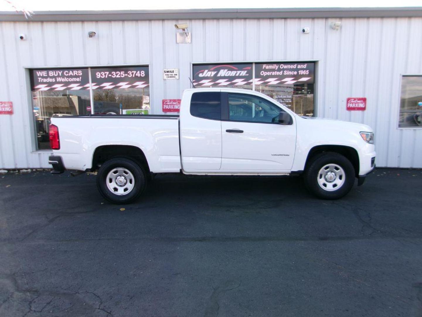 2020 WHITE CHEVROLET COLORADO EXT CAB 2WT (1GCHSBEA5L1) with an 2.5L engine, Automatic transmission, located at 501 E. Columbia St., Springfield, OH, 45503, (800) 262-7122, 39.925262, -83.801796 - Photo#0