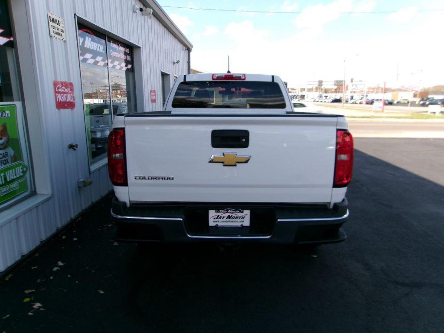 2020 WHITE CHEVROLET COLORADO EXT CAB 2WT (1GCHSBEA5L1) with an 2.5L engine, Automatic transmission, located at 501 E. Columbia St., Springfield, OH, 45503, (800) 262-7122, 39.925262, -83.801796 - Photo#4