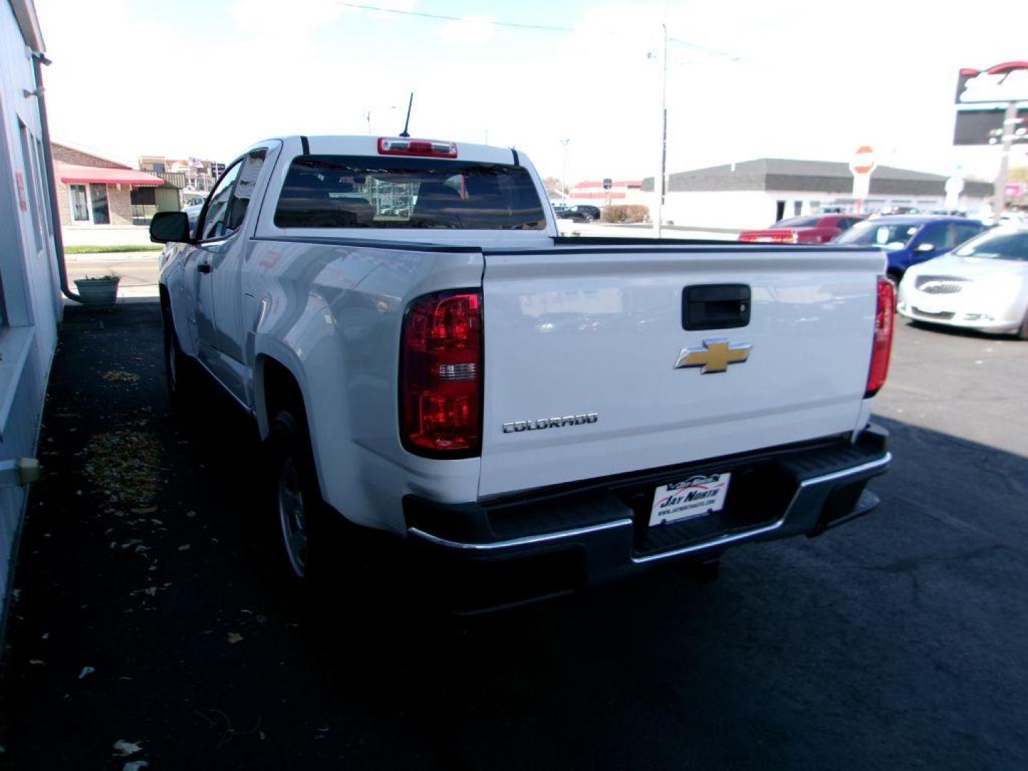 2020 WHITE CHEVROLET COLORADO EXT CAB 2WT (1GCHSBEA5L1) with an 2.5L engine, Automatic transmission, located at 501 E. Columbia St., Springfield, OH, 45503, (800) 262-7122, 39.925262, -83.801796 - Photo#5