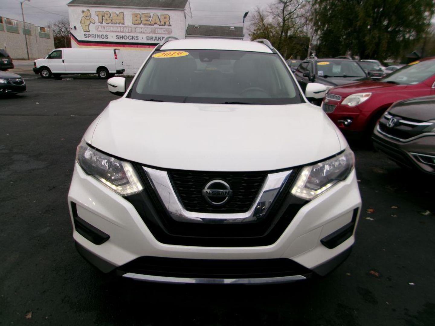 2019 WHITE NISSAN ROGUE SV HYBRID (5N1ET2MT4KC) with an 2.0L engine, Continuously Variable transmission, located at 501 E. Columbia St., Springfield, OH, 45503, (800) 262-7122, 39.925262, -83.801796 - Photo#2