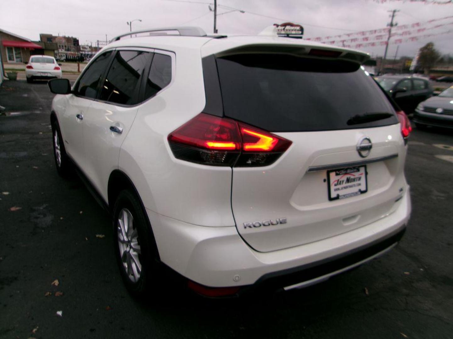 2019 WHITE NISSAN ROGUE SV HYBRID (5N1ET2MT4KC) with an 2.0L engine, Continuously Variable transmission, located at 501 E. Columbia St., Springfield, OH, 45503, (800) 262-7122, 39.925262, -83.801796 - Photo#4