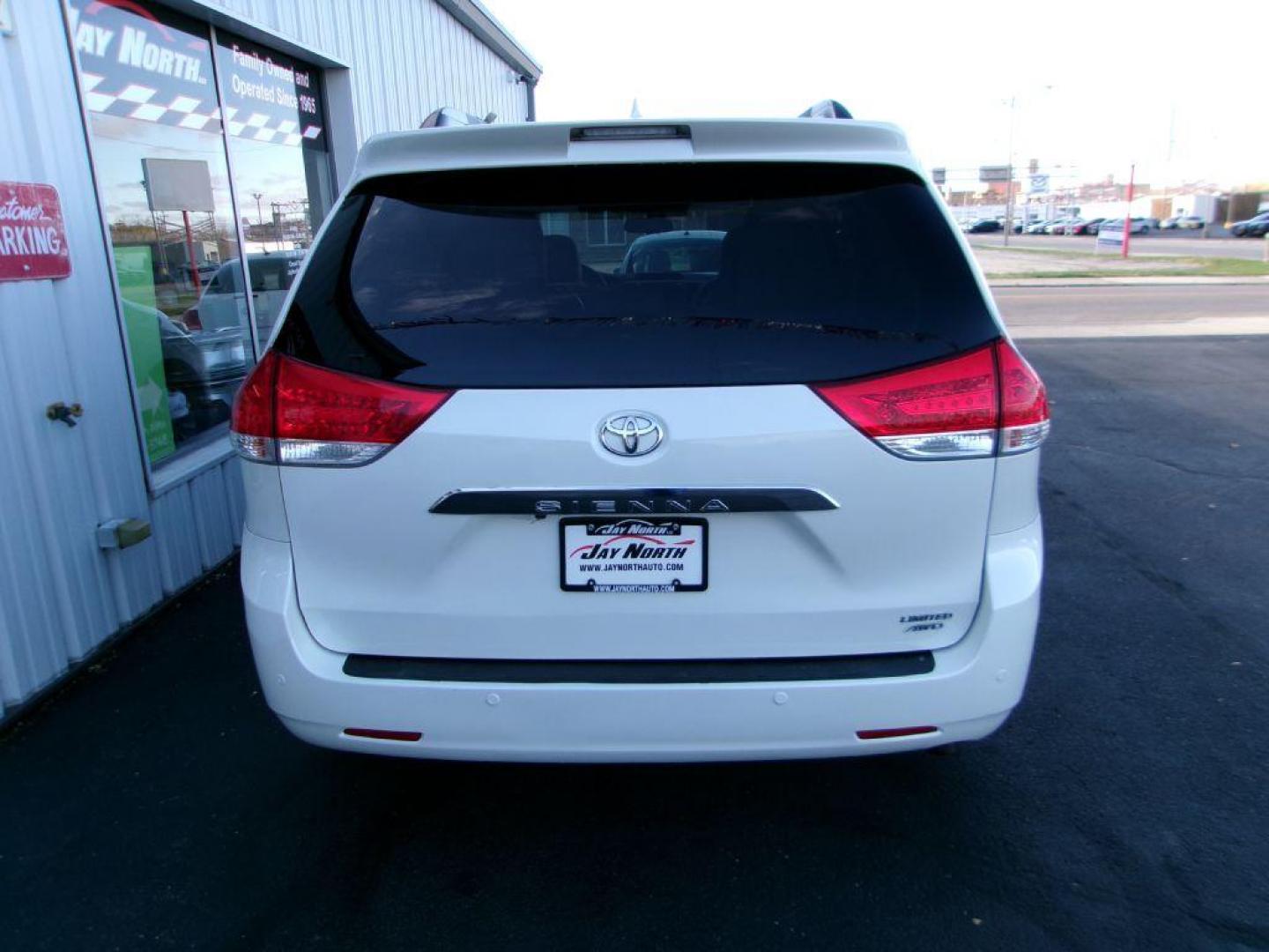 2014 WHITE TOYOTA SIENNA LIMITED (5TDDK3DC0ES) with an 3.5L engine, Automatic transmission, located at 501 E. Columbia St., Springfield, OH, 45503, (800) 262-7122, 39.925262, -83.801796 - ***Limited***LOADED***Heated Leather Seating***Dual Moon Roof***Blind Spot***AWD***1-Owner***Serviced and Detailed*** Jay North Auto has offered hand picked vehicles since 1965! Our customer's enjoy a NO pressure buying experience with a small town feel. All of our vehicles get fully inspected a - Photo#4