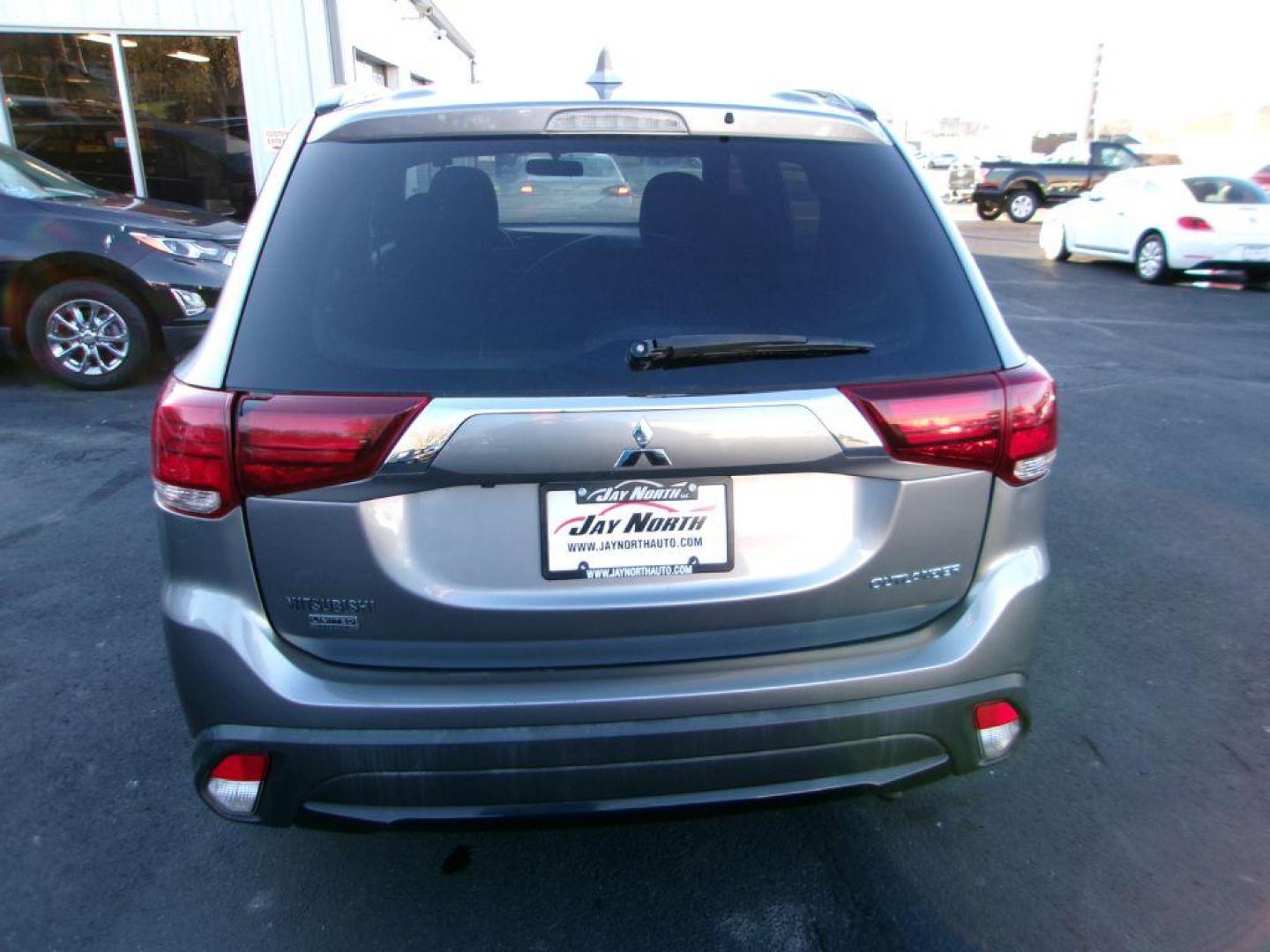 2018 GRAY MITSUBISHI OUTLANDER LE (JA4AD3A31JZ) with an 2.4L engine, Automatic transmission, located at 501 E. Columbia St., Springfield, OH, 45503, (800) 262-7122, 39.925262, -83.801796 - ***Outlander***Clean Carfax***LE***New Tires***New Front and Rear Pads and Rotors***Serviced and Detailed*** Limited Edition Features INCLUDED Power Glass Sunroof with Sunshade and Tilt Feature Blind Spot Warning (BSW) with Rear Cross Traffic Alert (RCTA) and Lane Change Assist (LCA) 18'' - Photo#3