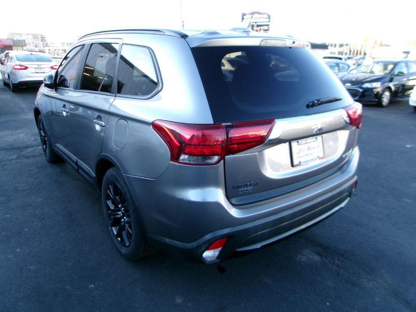 2018 GRAY MITSUBISHI OUTLANDER LE (JA4AD3A31JZ) with an 2.4L engine, Automatic transmission, located at 501 E. Columbia St., Springfield, OH, 45503, (800) 262-7122, 39.925262, -83.801796 - ***Outlander***Clean Carfax***LE***New Tires***New Front and Rear Pads and Rotors***Serviced and Detailed*** Limited Edition Features INCLUDED Power Glass Sunroof with Sunshade and Tilt Feature Blind Spot Warning (BSW) with Rear Cross Traffic Alert (RCTA) and Lane Change Assist (LCA) 18'' - Photo#4