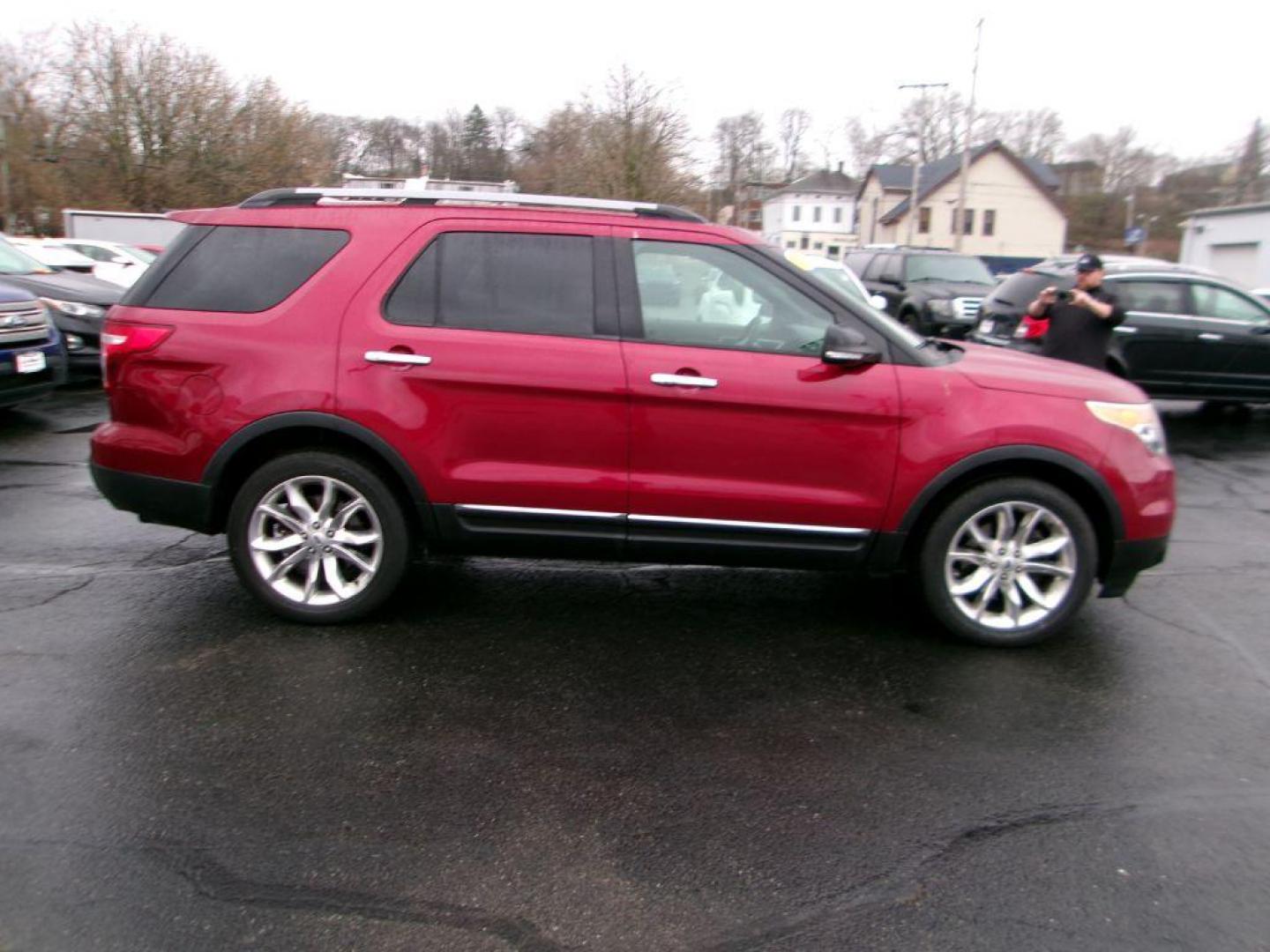 2015 RED FORD EXPLORER XLT (1FM5K8D86FG) with an 3.5L engine, Automatic transmission, located at 501 E. Columbia St., Springfield, OH, 45503, (800) 262-7122, 39.925262, -83.801796 - ***4WD***XLT***Dual Panel Moonroof***Navigation***Power Liftgate***Serviced and Detailed*** Jay North Auto has offered hand picked vehicles since 1965! Our customer's enjoy a NO pressure buying experience with a small town feel. All of our vehicles get fully inspected and detailed. We are a pref - Photo#0