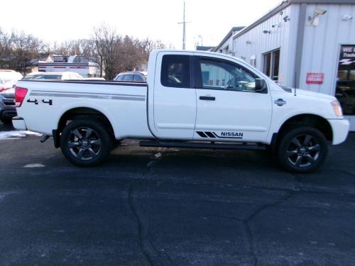 2012 NISSAN TITAN SV