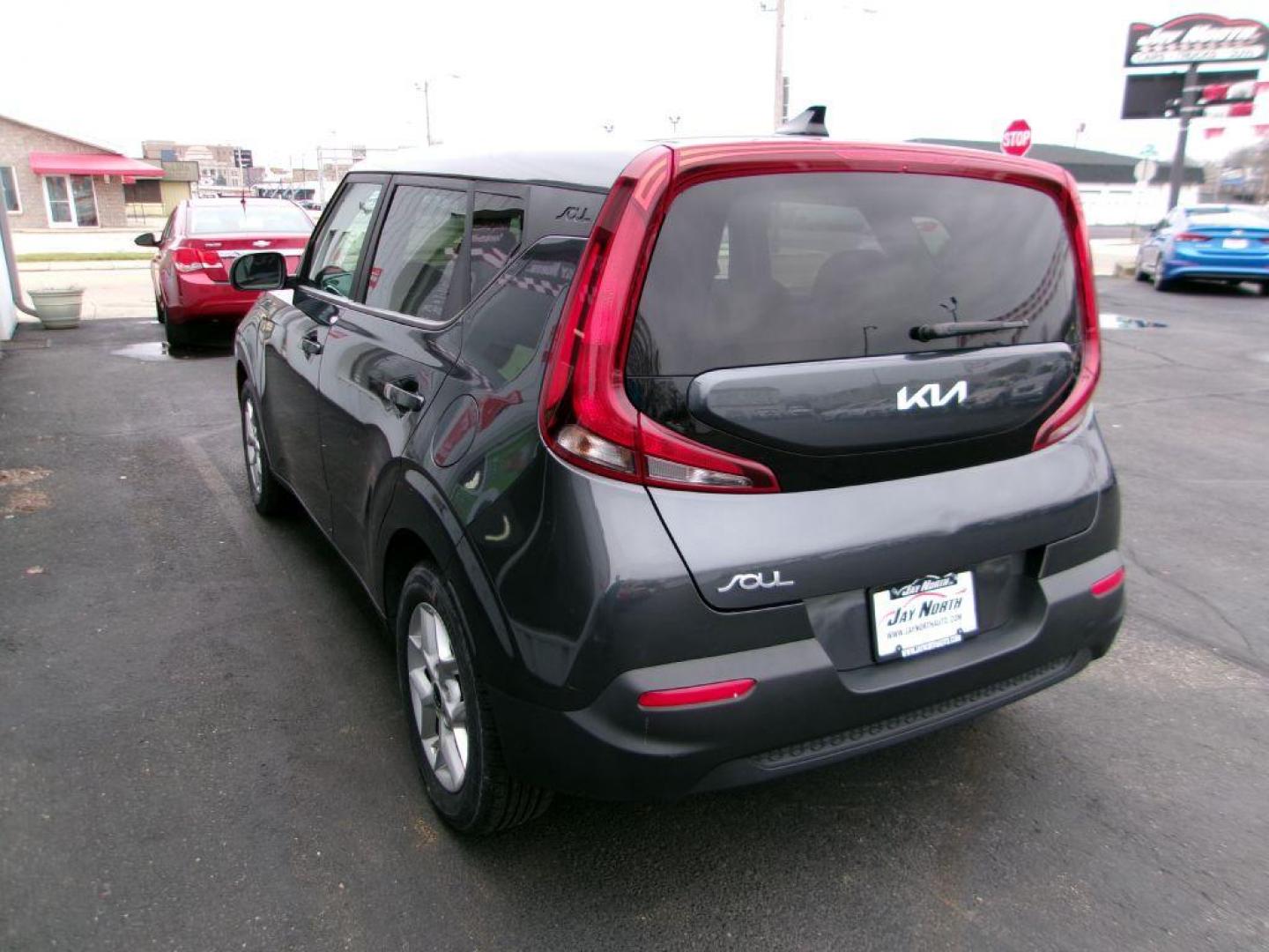 2022 GRAY KIA SOUL LX (KNDJ23AU6N7) with an 2.0L engine, Continuously Variable transmission, located at 501 E. Columbia St., Springfield, OH, 45503, (800) 262-7122, 39.925262, -83.801796 - ***1-Owner***Clean Carfax***LX***Blind Spot***New Tires***Serviced and Detailed*** Jay North Auto has offered hand picked vehicles since 1965! Our customer's enjoy a NO pressure buying experience with a small town feel. All of our vehicles get fully inspected and detailed. We are a preferred d - Photo#5