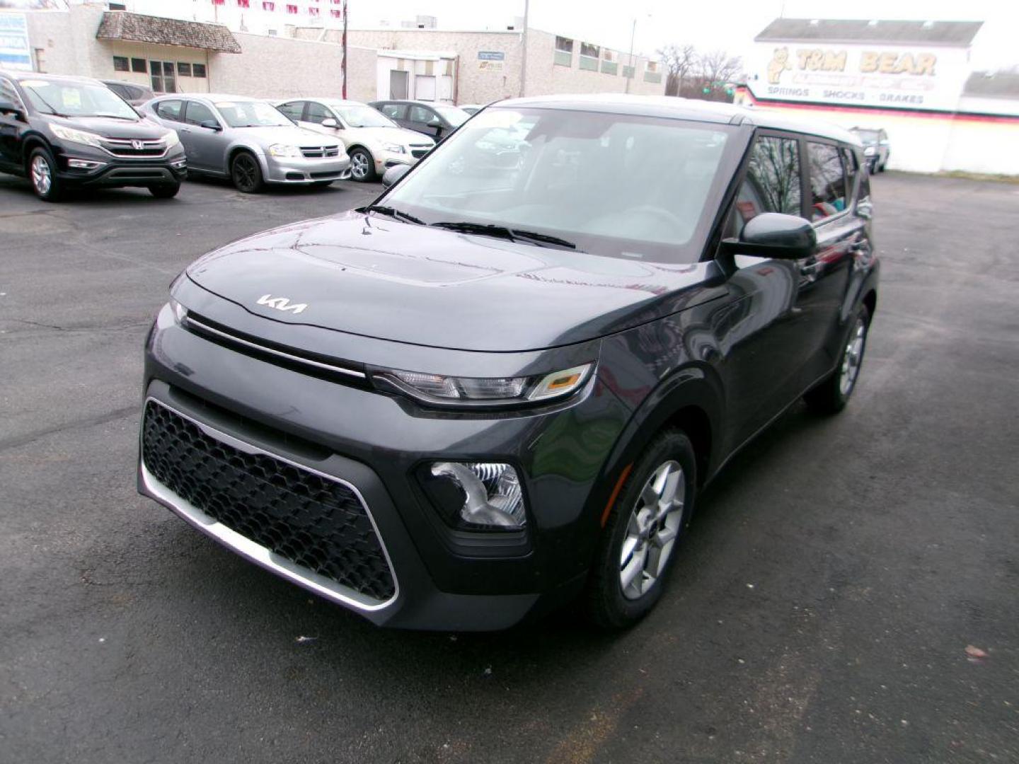 2022 GRAY KIA SOUL LX (KNDJ23AU6N7) with an 2.0L engine, Continuously Variable transmission, located at 501 E. Columbia St., Springfield, OH, 45503, (800) 262-7122, 39.925262, -83.801796 - ***1-Owner***Clean Carfax***LX***Blind Spot***New Tires***Serviced and Detailed*** Jay North Auto has offered hand picked vehicles since 1965! Our customer's enjoy a NO pressure buying experience with a small town feel. All of our vehicles get fully inspected and detailed. We are a preferred d - Photo#6