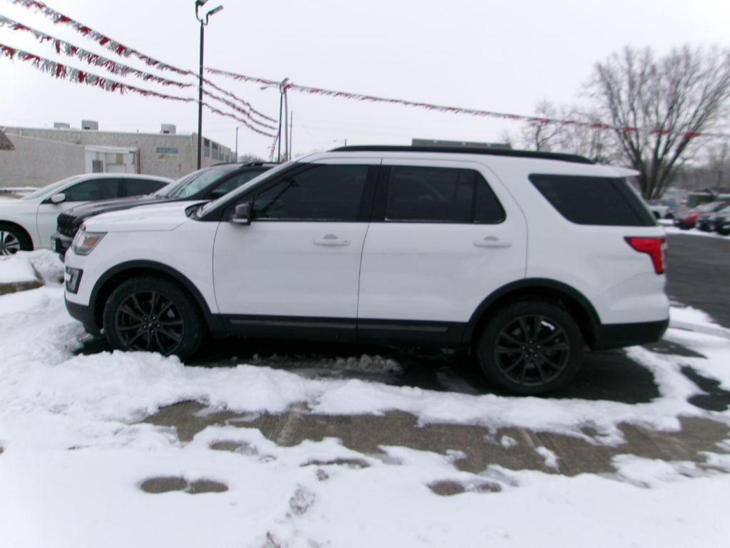 2017 WHITE FORD EXPLORER XLT (1FM5K8D83HG) with an 3.5L engine, Automatic transmission, located at 501 E. Columbia St., Springfield, OH, 45503, (800) 262-7122, 39.925262, -83.801796 - *** Premium Audio *** Remote Start *** Heated Steering Wheel *** Leather *** XLT Sport Appearance *** Blind Spot *** Serviced and Detailed *** Jay North Auto has offered hand picked vehicles since 1965! Our customer's enjoy a NO pressure buying experience with a small town feel. All of our vehi - Photo#0